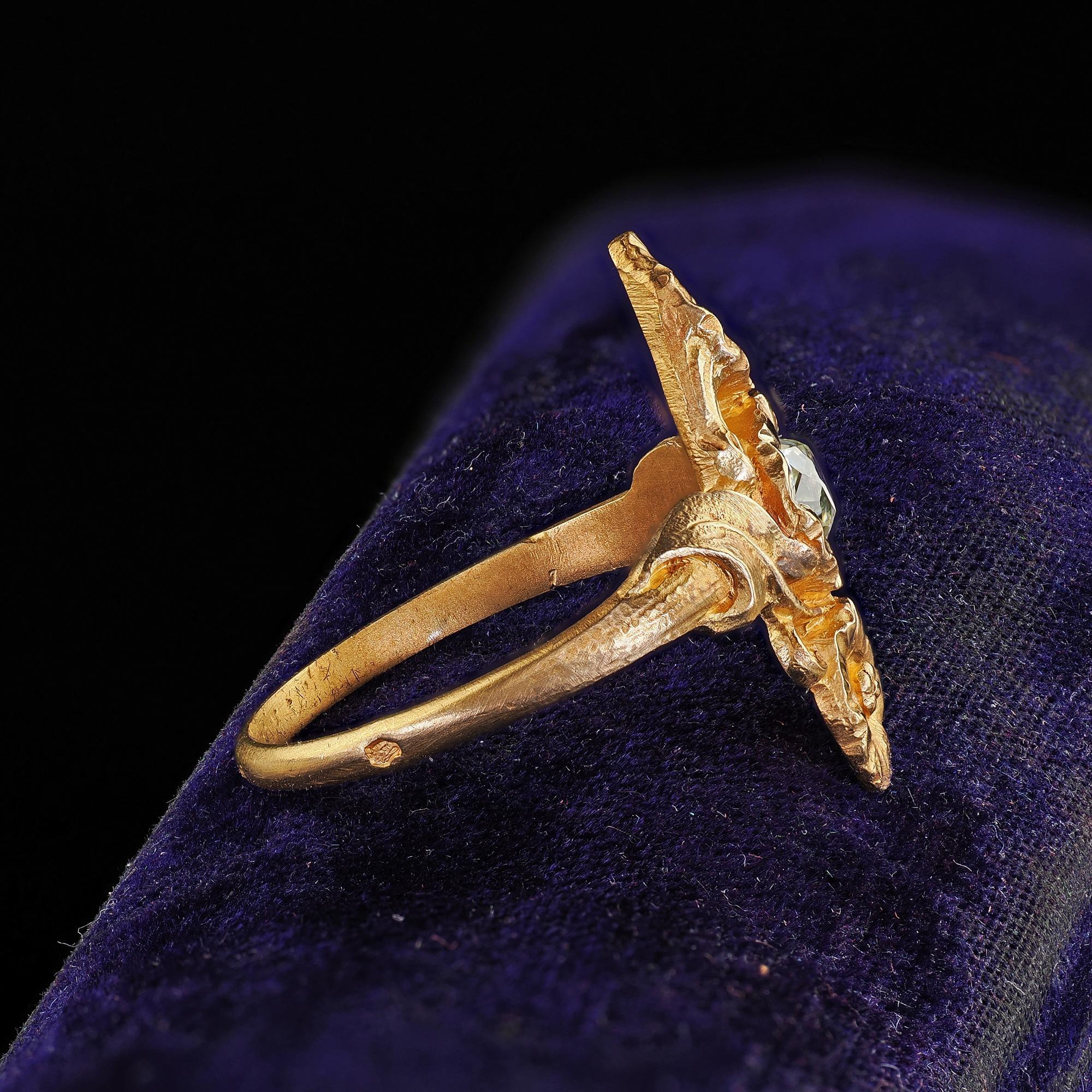 Taille vieille mine Antique French Art Nouveau Or jaune 18K Diamonds Mine Ancienne Bague florale en vente