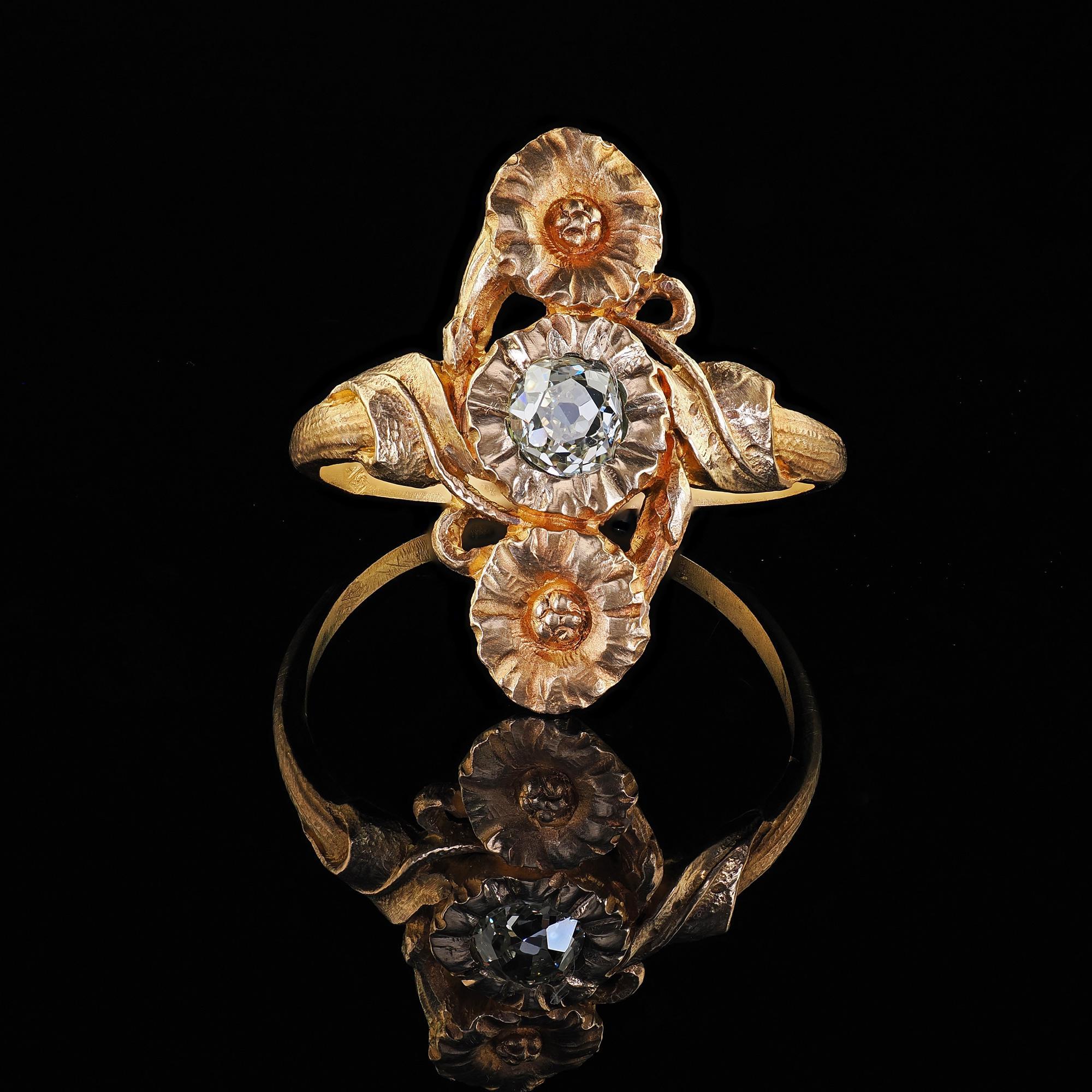 Antique French Art Nouveau Or jaune 18K Diamonds Mine Ancienne Bague florale en vente 2