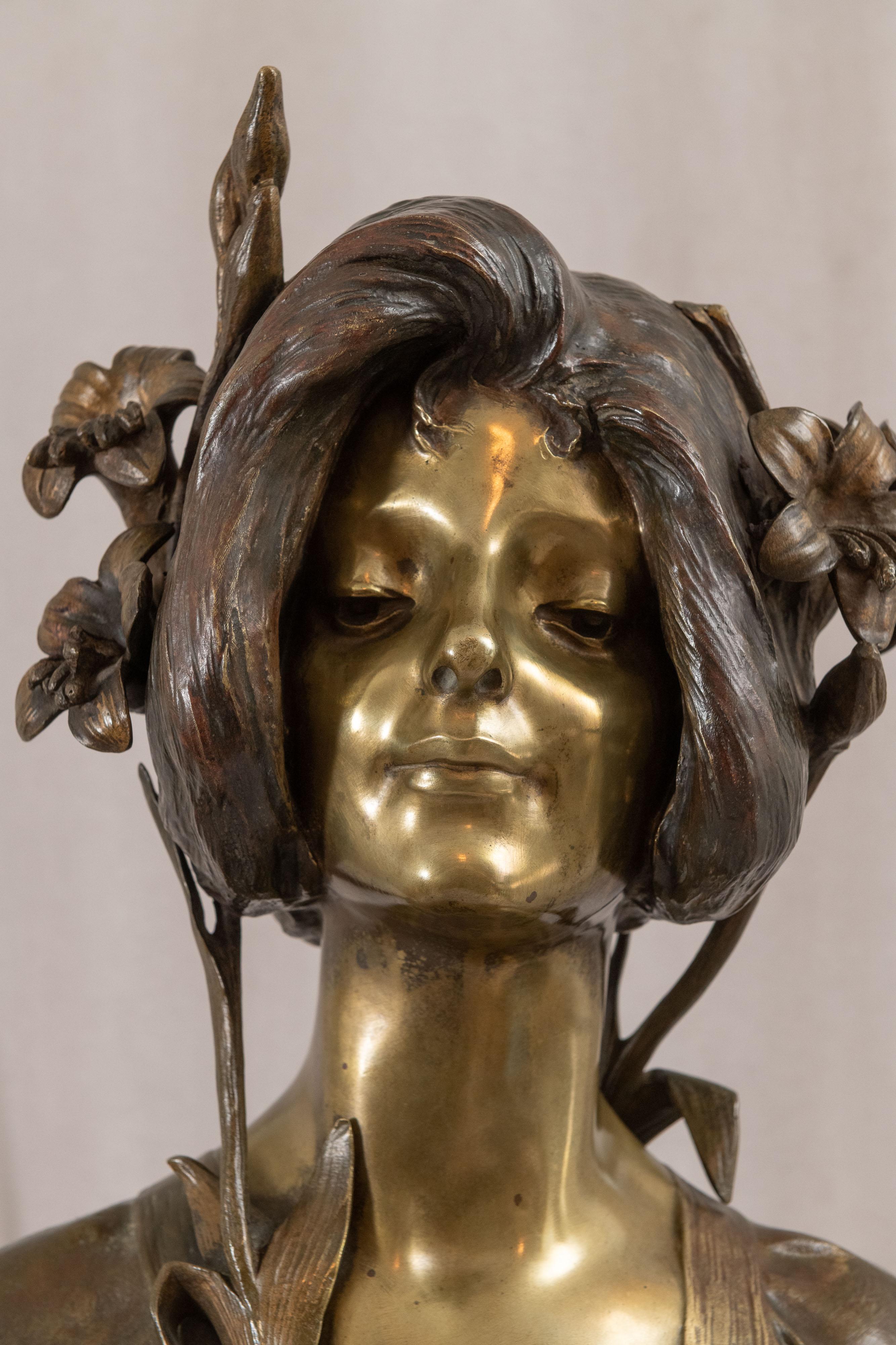Art nouveau Buste en bronze ancien Art Nouveau français (titré Lys) par Julien Caussé (1869-1914) en vente