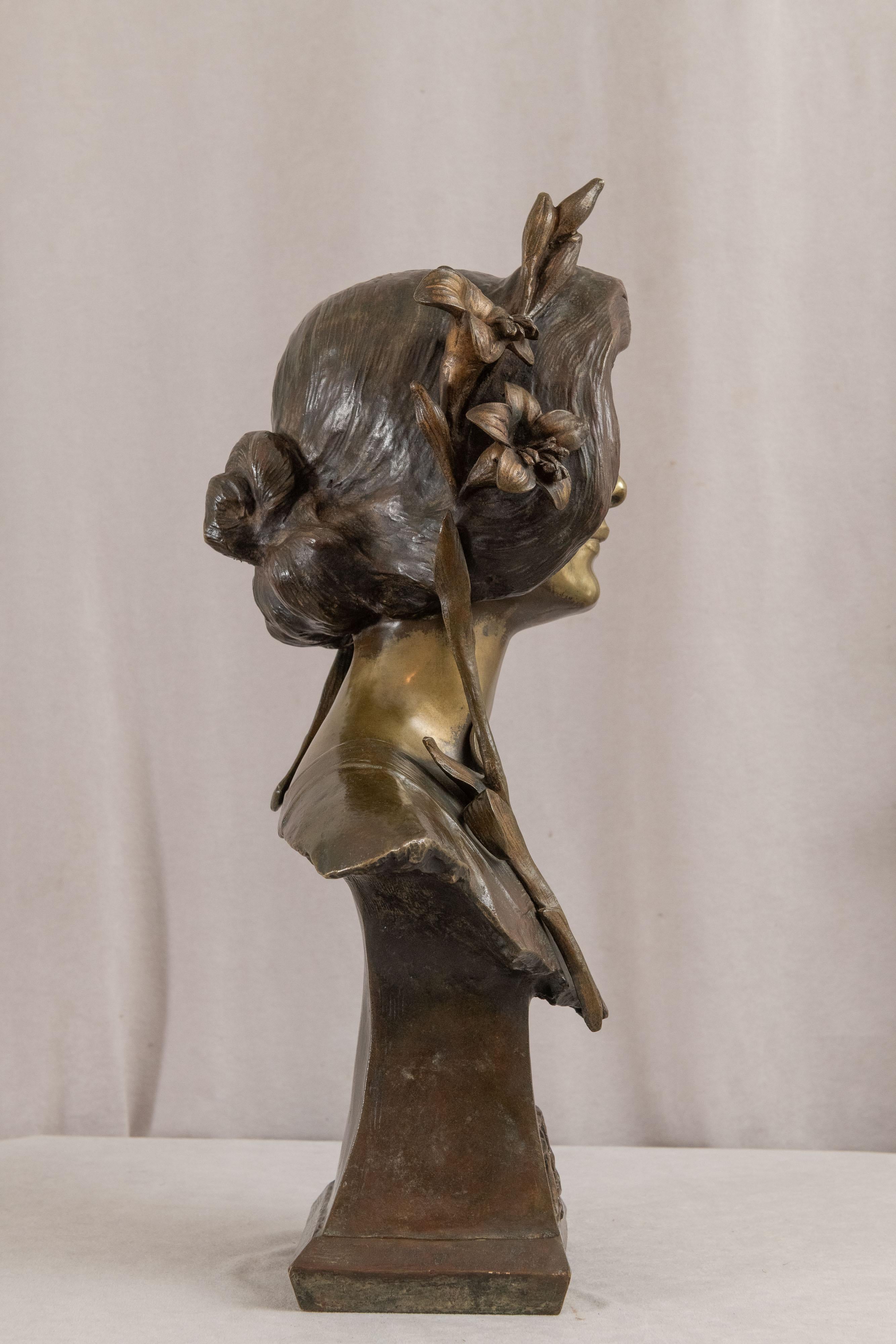 Moulage Buste en bronze ancien Art Nouveau français (titré Lys) par Julien Caussé (1869-1914) en vente