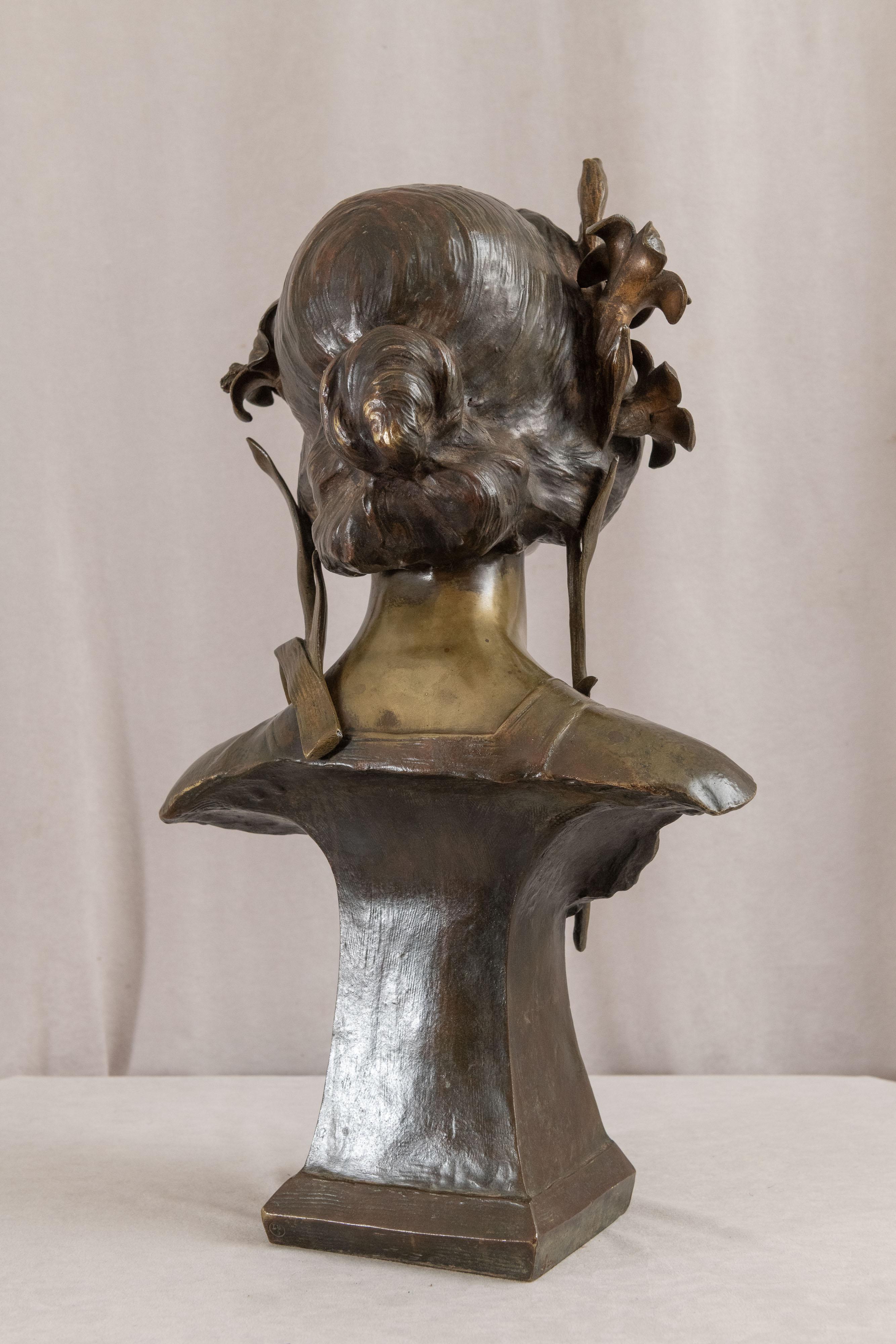 Buste en bronze ancien Art Nouveau français (titré Lys) par Julien Caussé (1869-1914) Bon état - En vente à Petaluma, CA