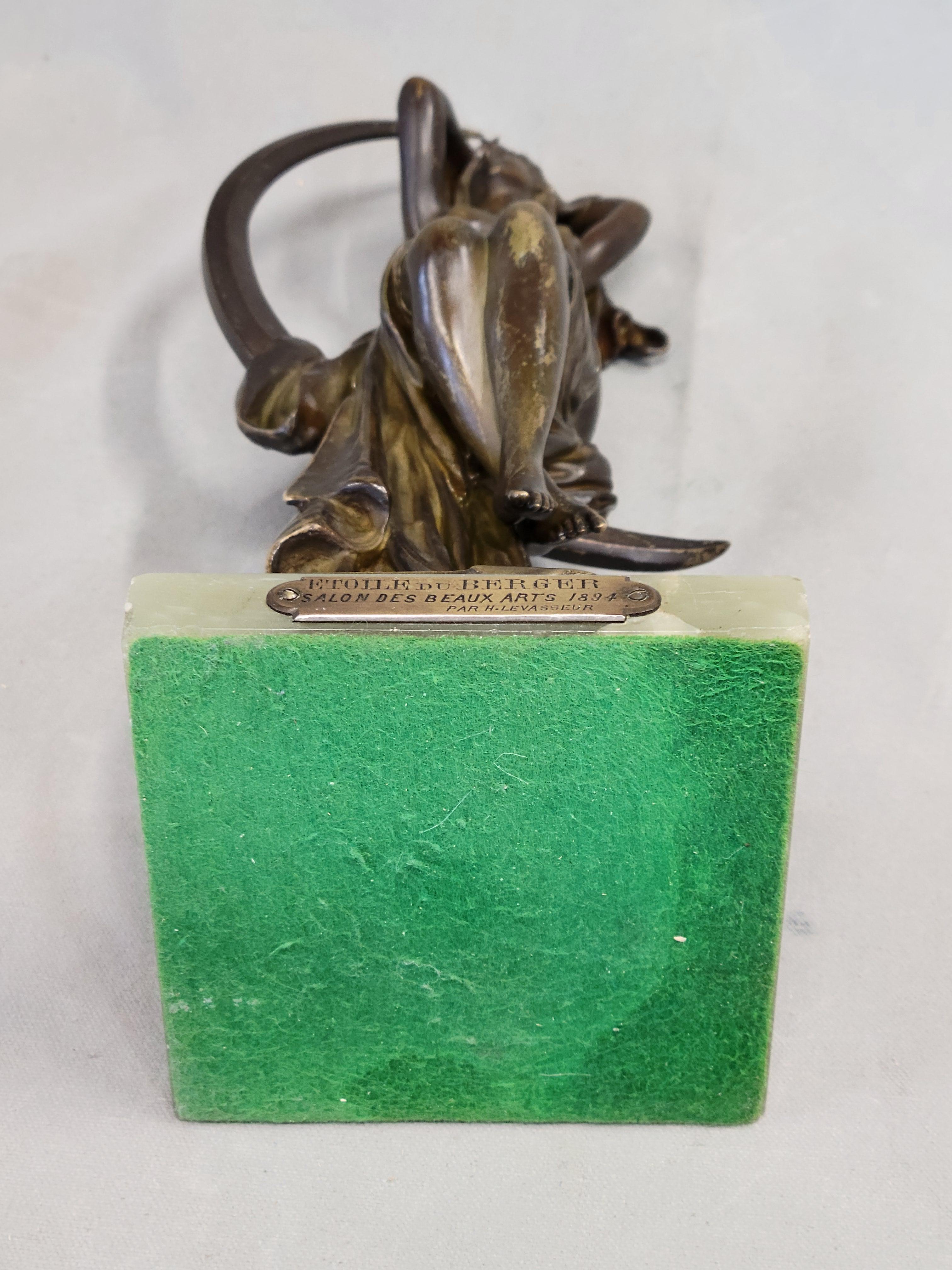 Antique French Art Nouveau Escultura de bronce de una mujer firmada H. Lavasseur (RL) en venta 5