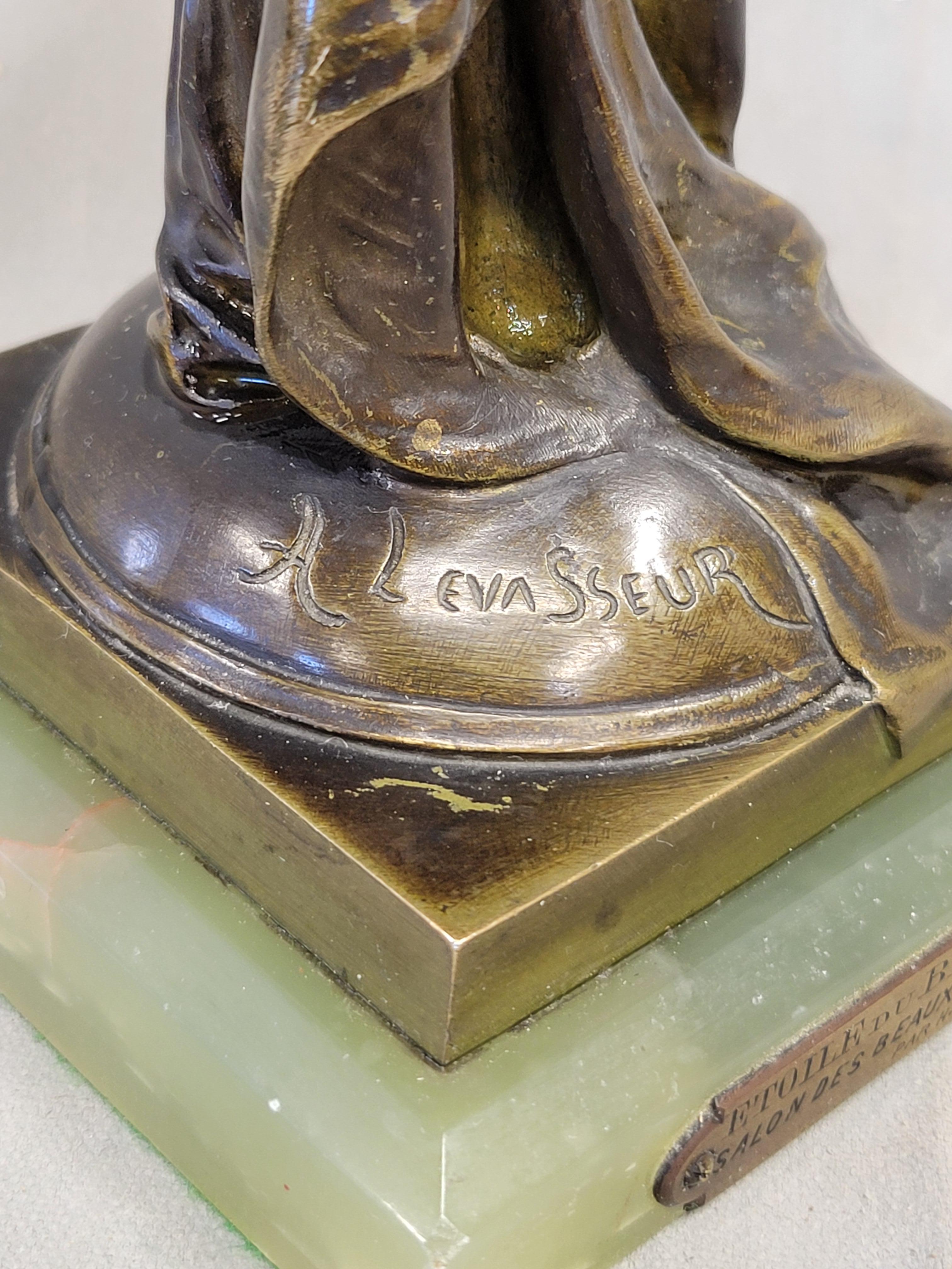 Antique French Art Nouveau Escultura de bronce de una mujer firmada H. Lavasseur (RL) Bronce en venta