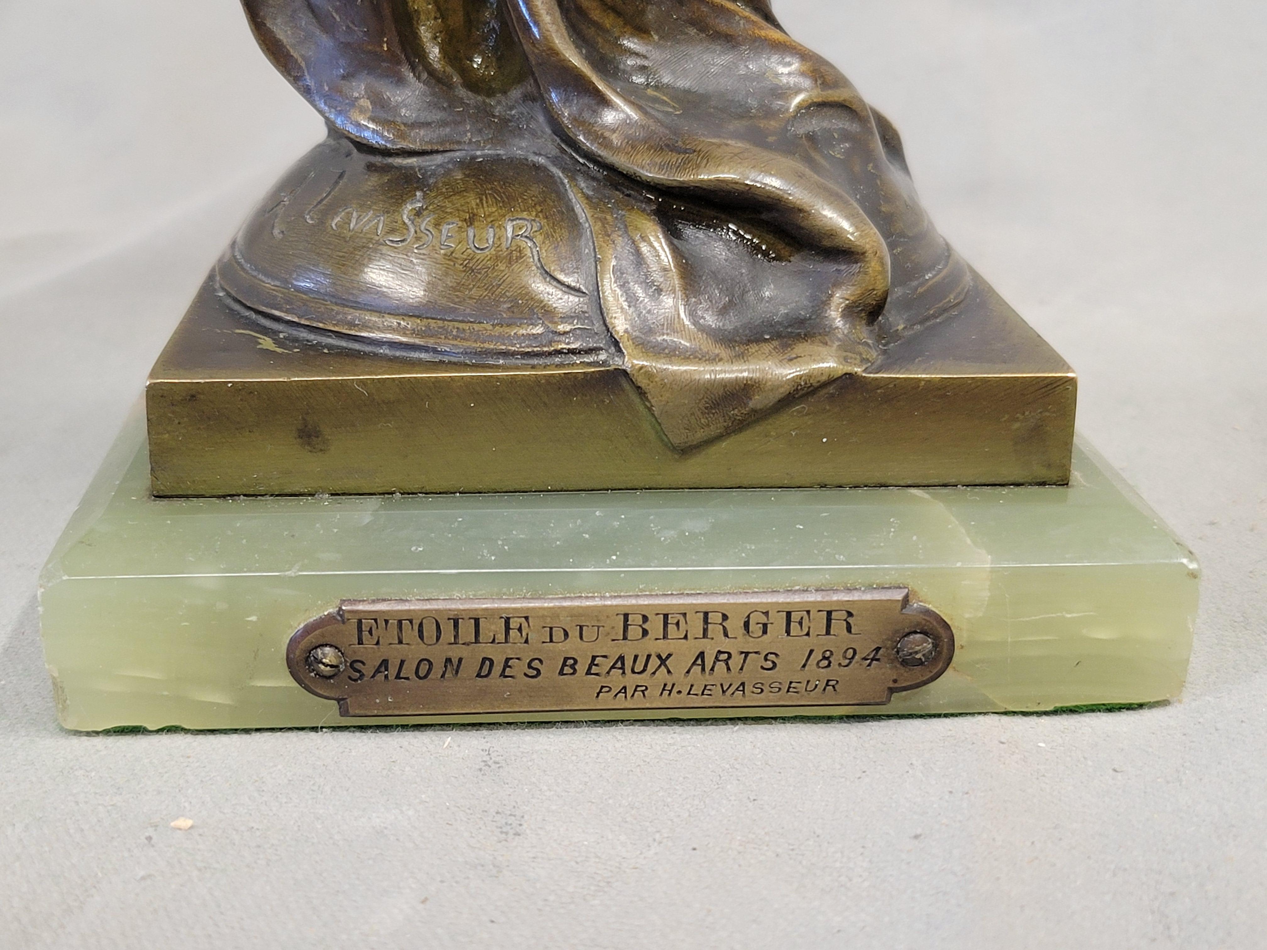 Antique French Art Nouveau Escultura de bronce de una mujer firmada H. Lavasseur (RL) en venta 1