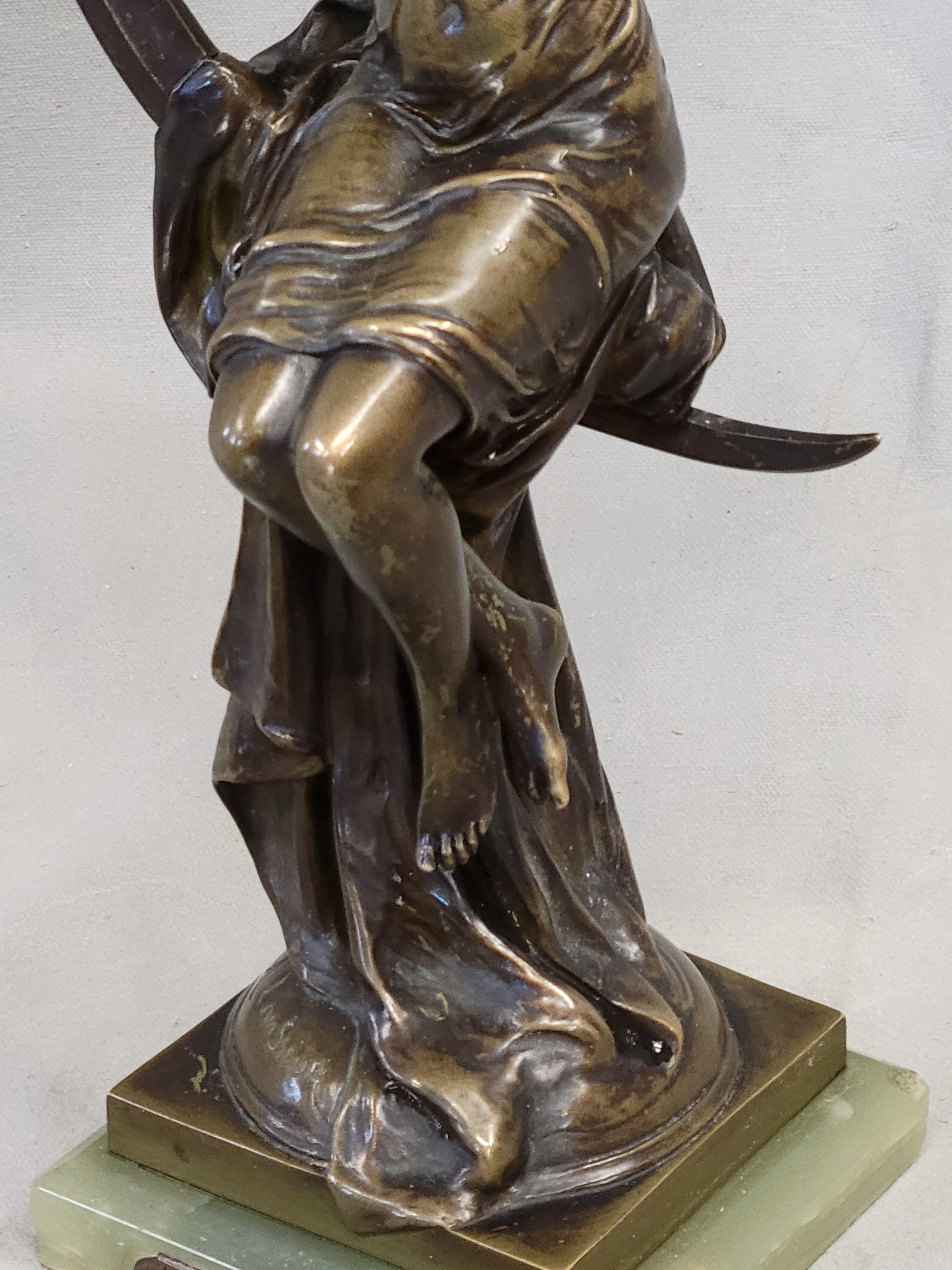Antique French Art Nouveau Escultura de bronce de una mujer firmada H. Lavasseur (RL) en venta 3