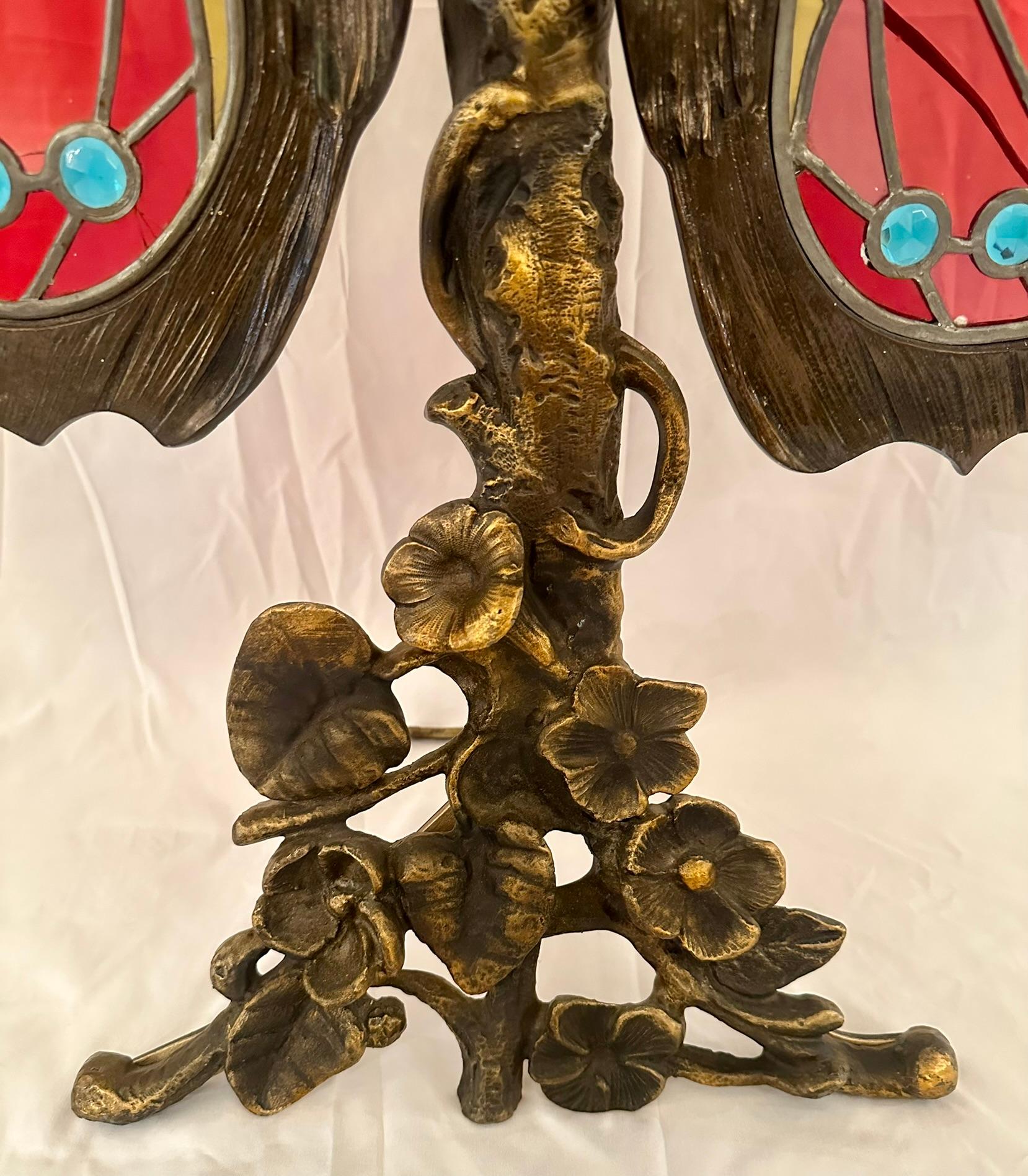Antique French Art Nouveau Pantalla de bronce y Stained glass Mariposa Ca. 1890 en Bueno estado para la venta en New Orleans, LA