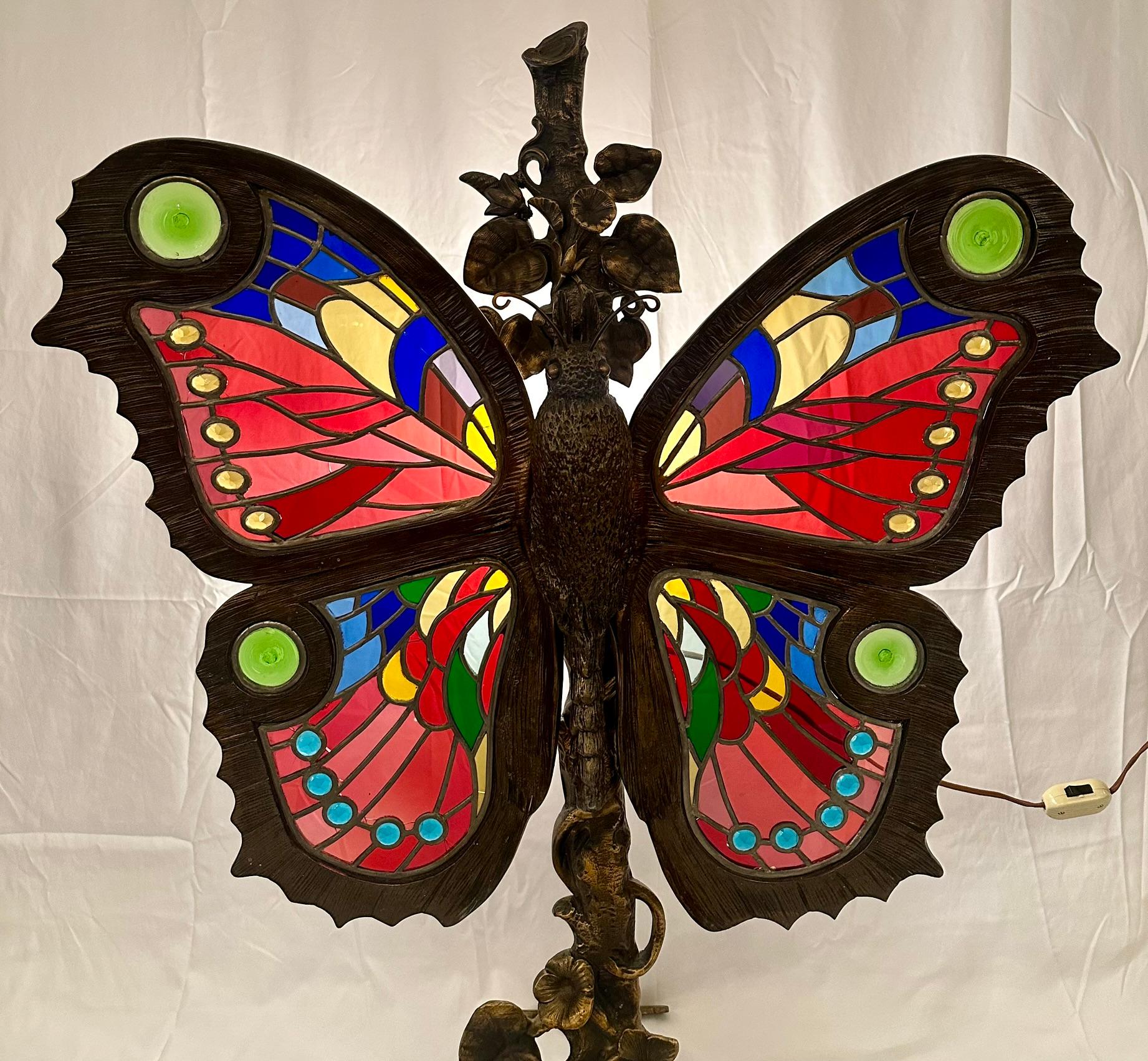 Antique French Art Nouveau Pantalla de bronce y Stained glass Mariposa Ca. 1890 Bronce en venta