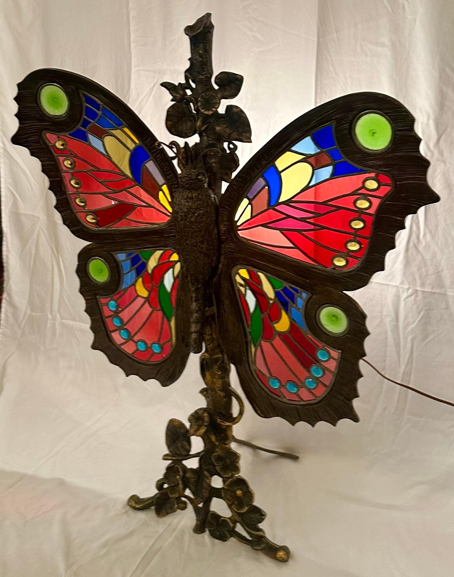 Antique French Art Nouveau Pantalla de bronce y Stained glass Mariposa Ca. 1890 en venta 1