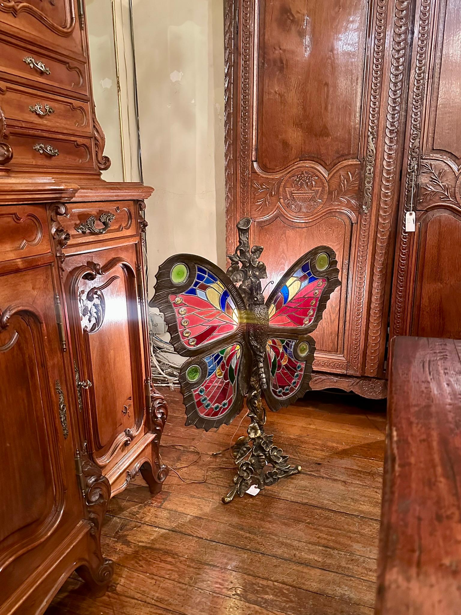 Antique French Art Nouveau Pantalla de bronce y Stained glass Mariposa Ca. 1890 en venta 3