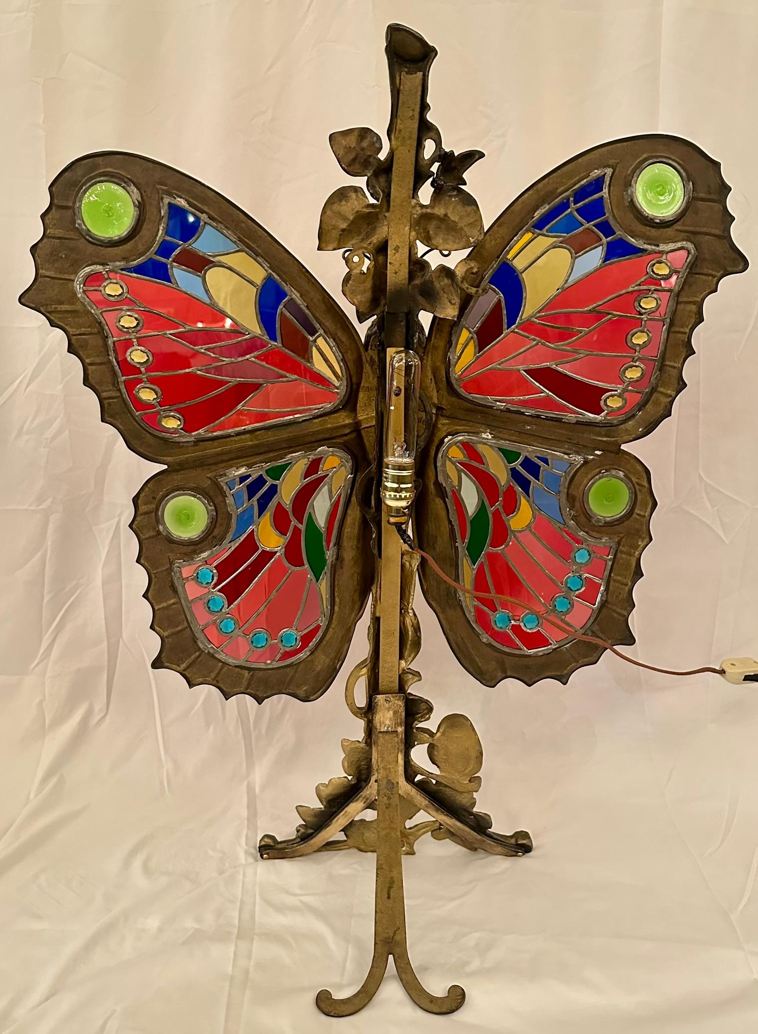 Antique French Art Nouveau Pantalla de bronce y Stained glass Mariposa Ca. 1890 en venta 2