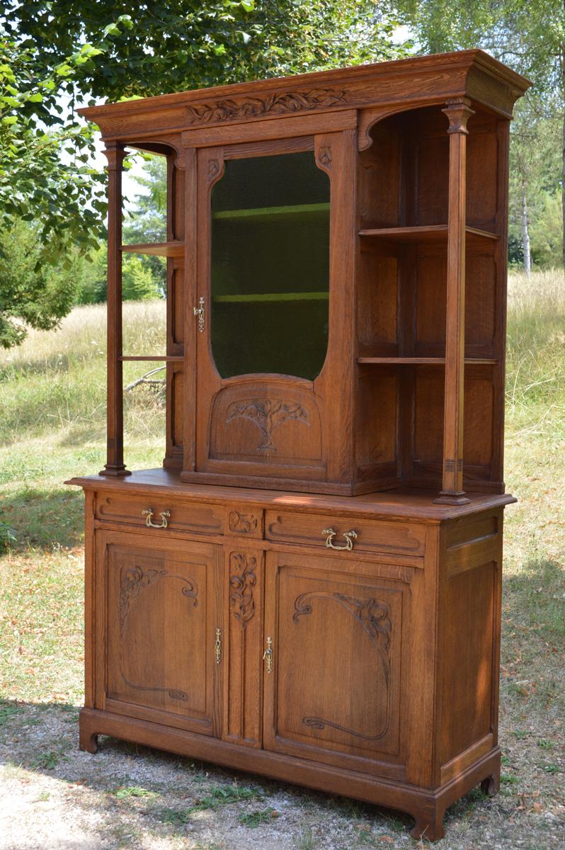 Antique French Art Nouveau Buffet in Carved Chestnut Wood, circa 1900 In Good Condition For Sale In L'Etang, FR