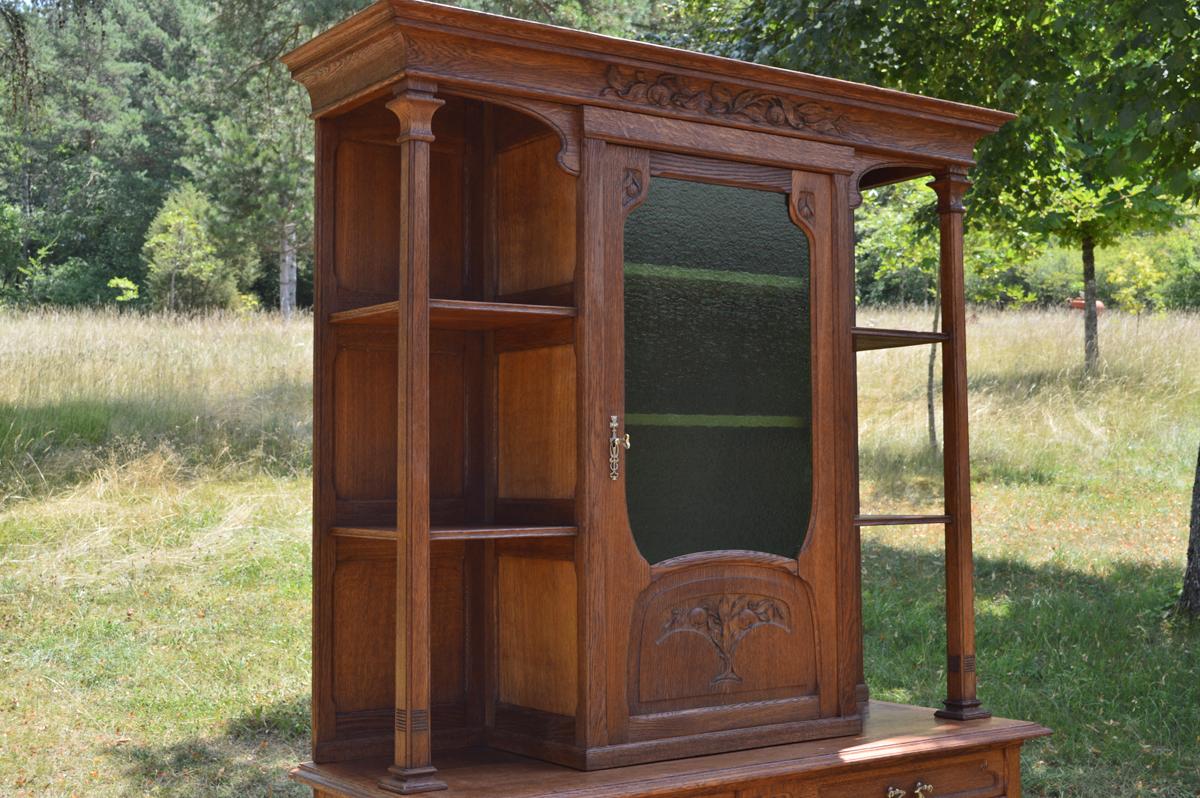 Early 20th Century Antique French Art Nouveau Buffet in Carved Chestnut Wood, circa 1900 For Sale