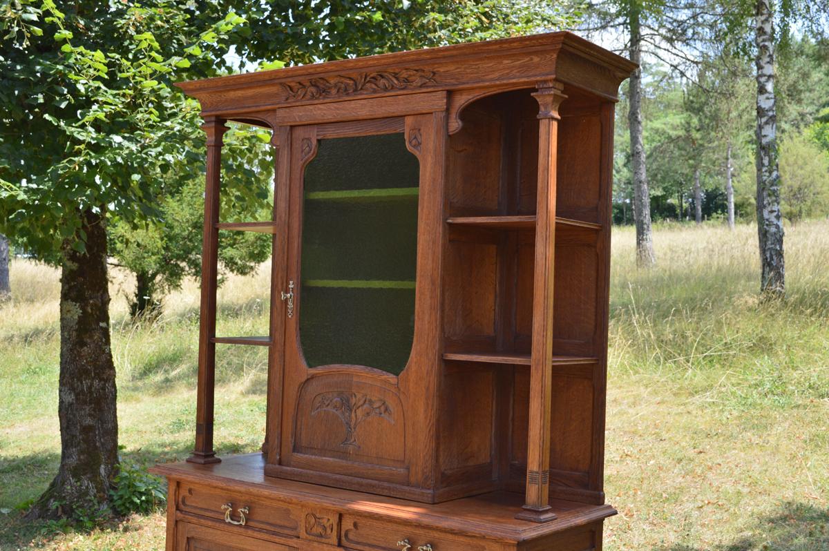 Antique French Art Nouveau Buffet in Carved Chestnut Wood, circa 1900 For Sale 1