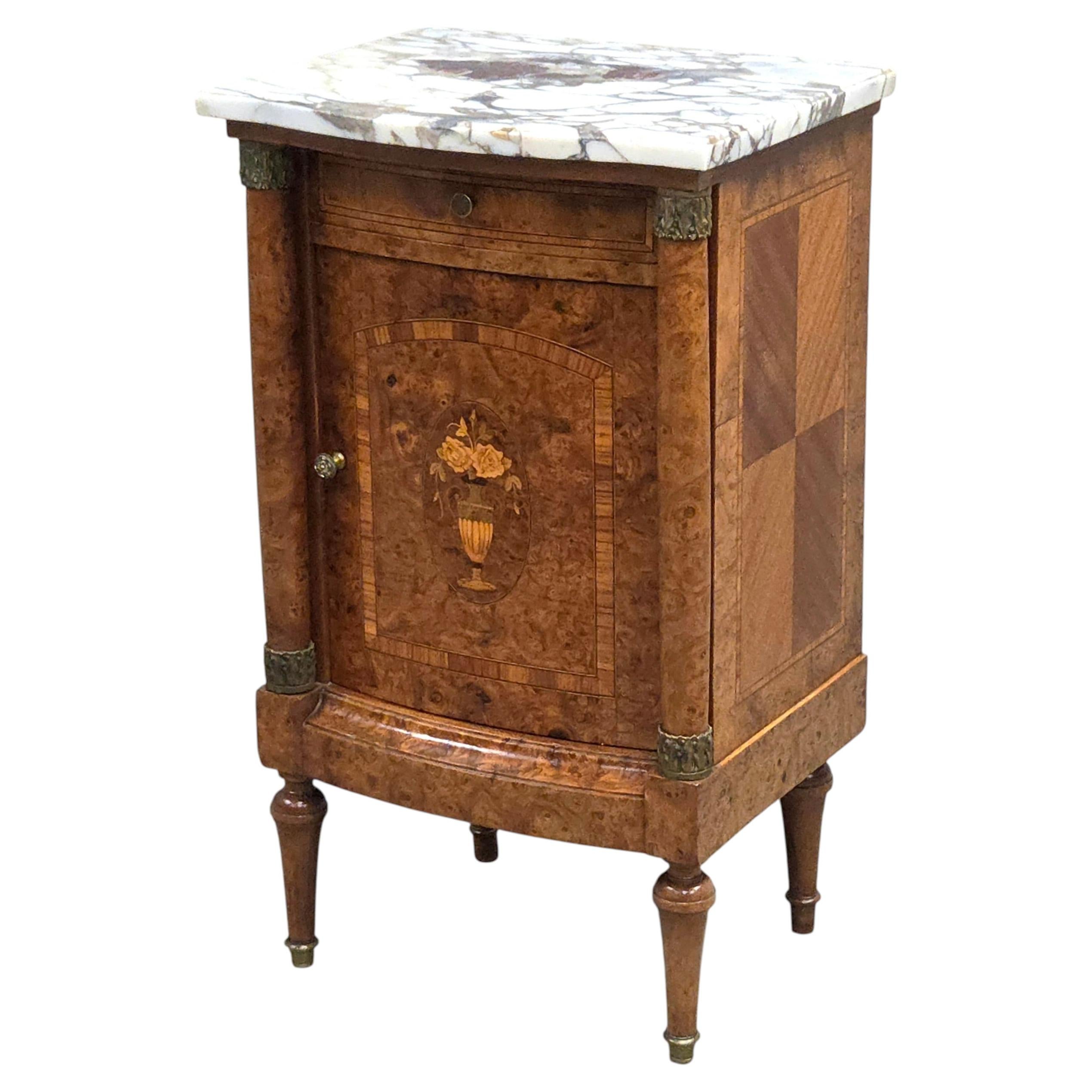 Antique French Art Nouveau Noppenmarmor Nachttisch mit Bronze Ormolu