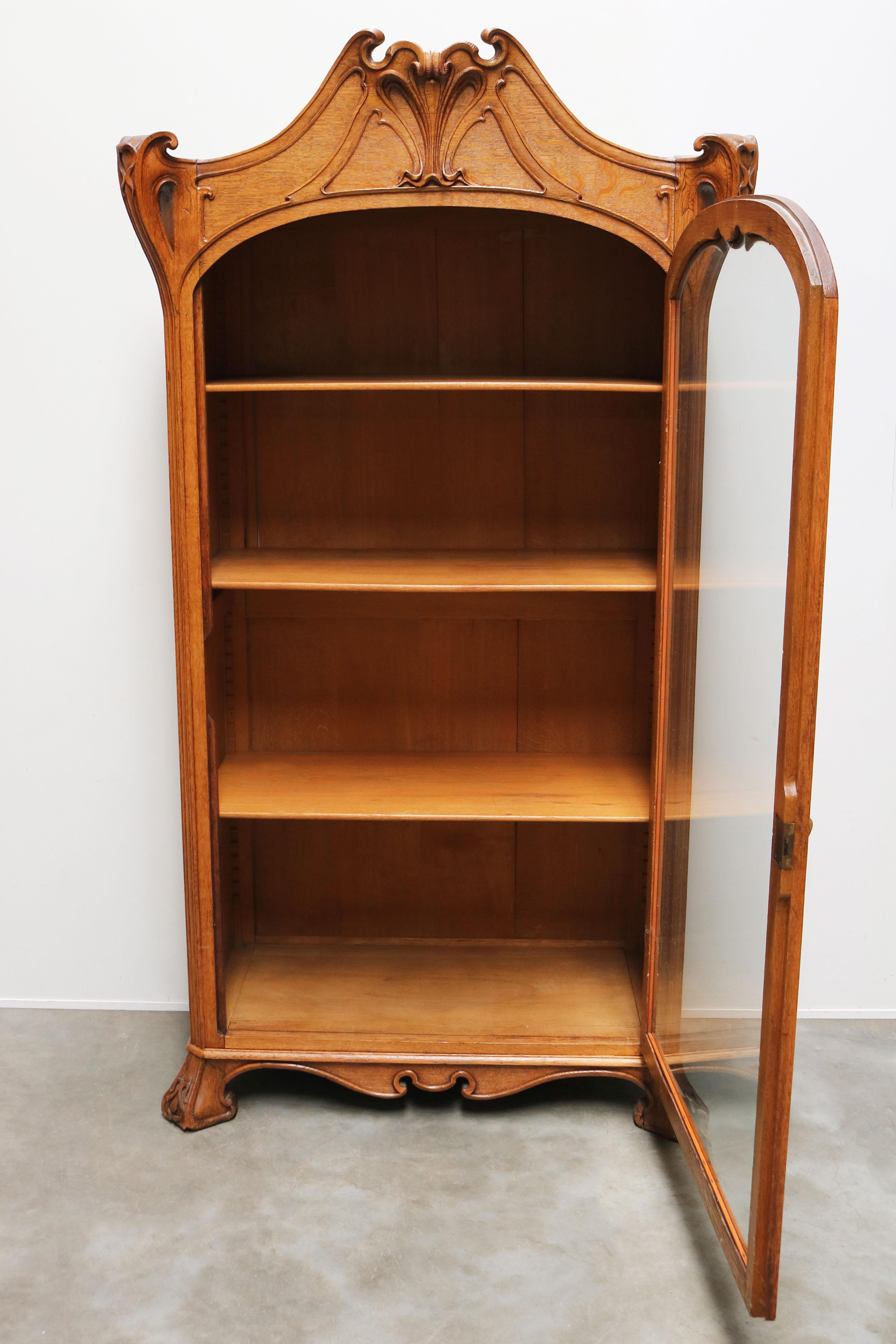 Antique French Art Nouveau Cabinet by Henri Sauvage 1900 Oak Display Cabinet For Sale 6