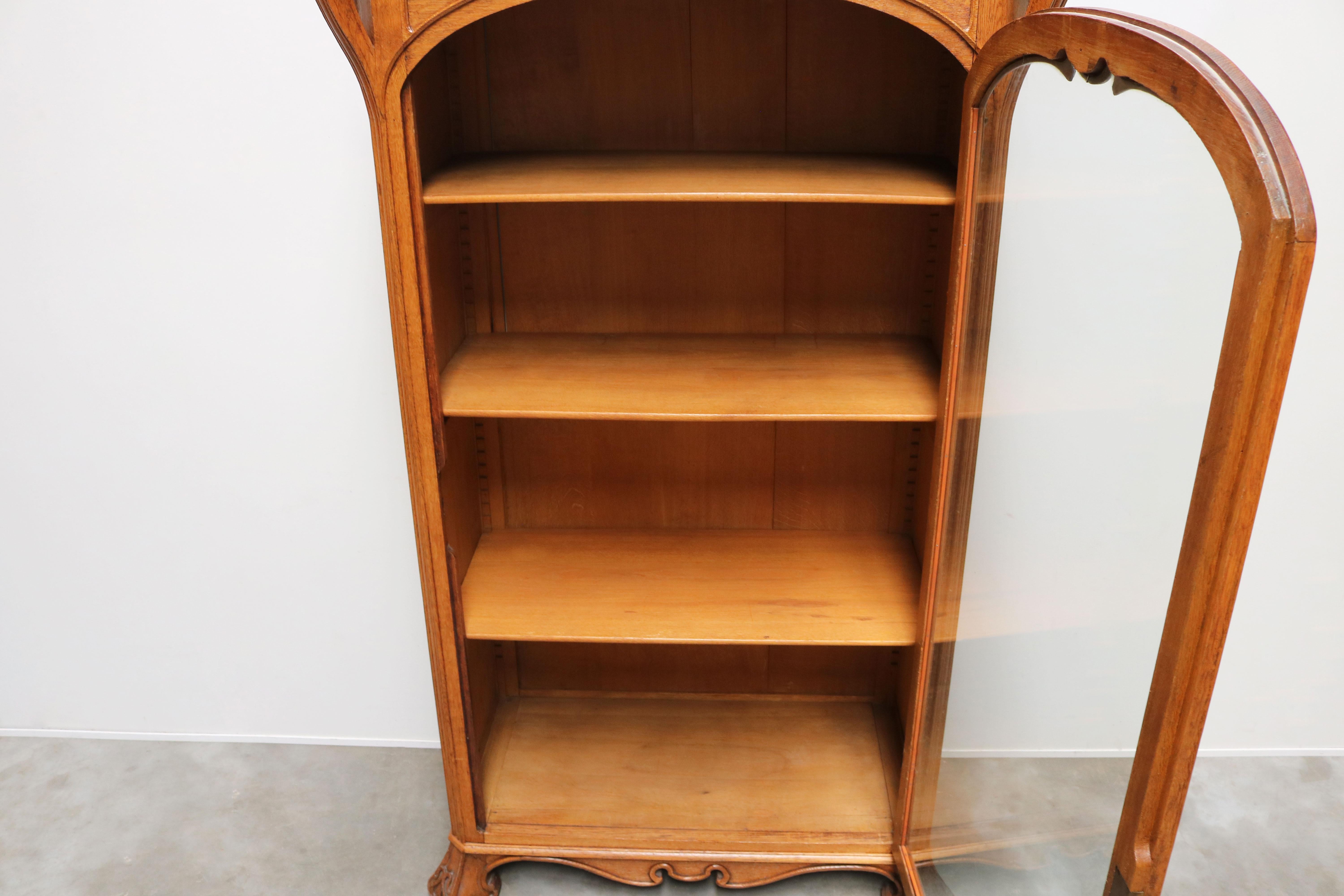 Antique French Art Nouveau Cabinet by Henri Sauvage 1900 Oak Display Cabinet For Sale 7