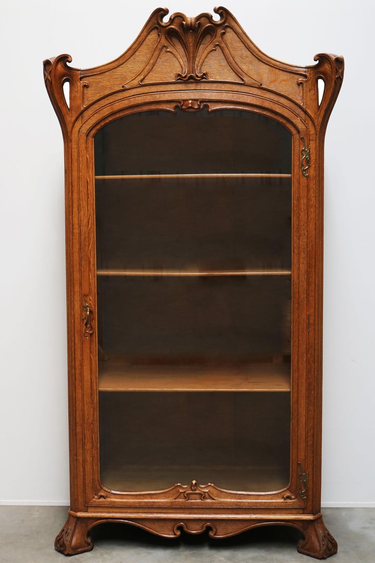 Antique French Art Nouveau Cabinet by Henri Sauvage 1900 Oak Display Cabinet For Sale 3