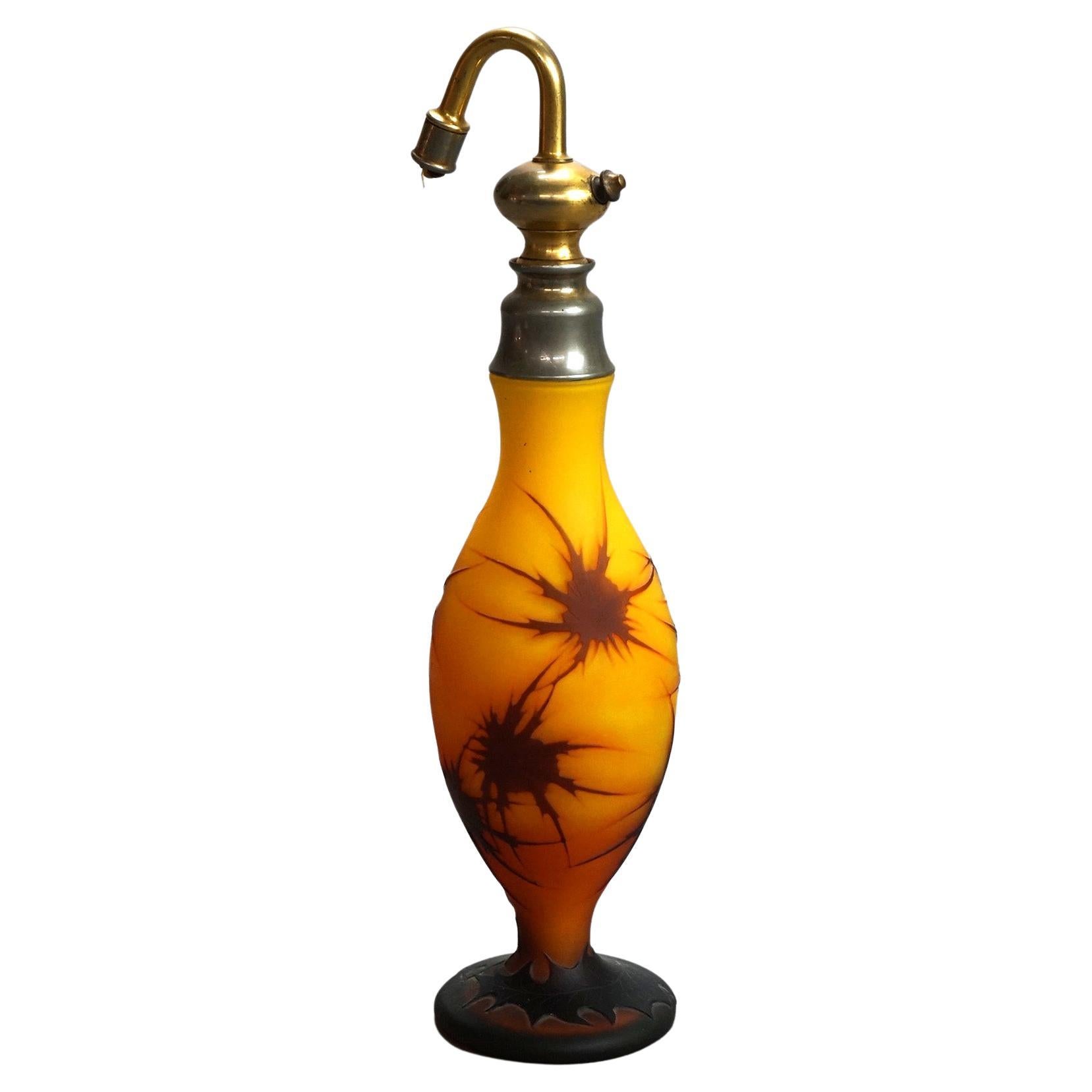 Antiker französischer Jugendstil-Parfüm- Atomizer aus Kunstglas mit Kamee-Schliff, um 1920