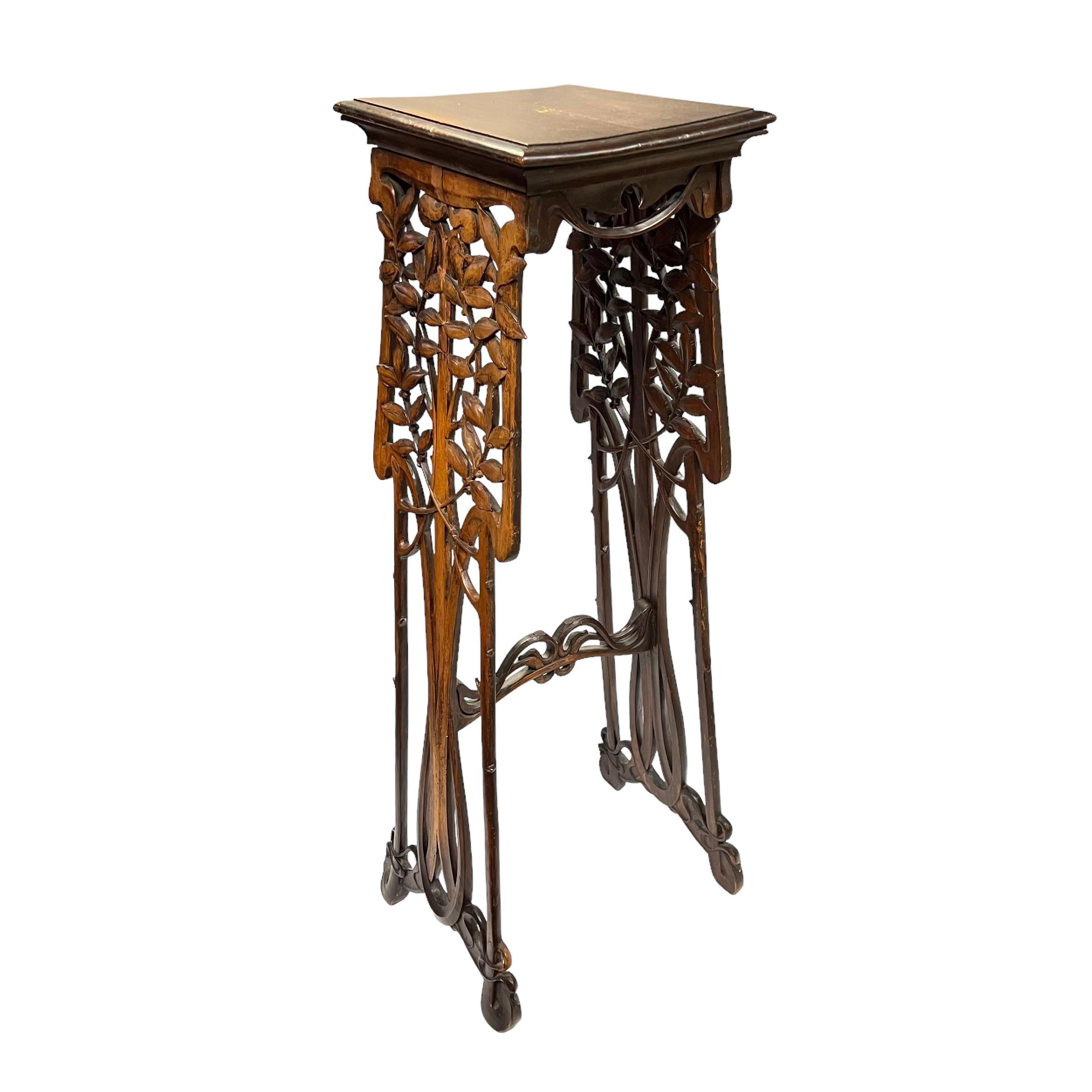 Lovely antique Art Nouveau period tall plant stand with finely carved organic motifs.  47 inches tall.  Original stained finish with patina that reflects its age.  Likely of French or English origin.