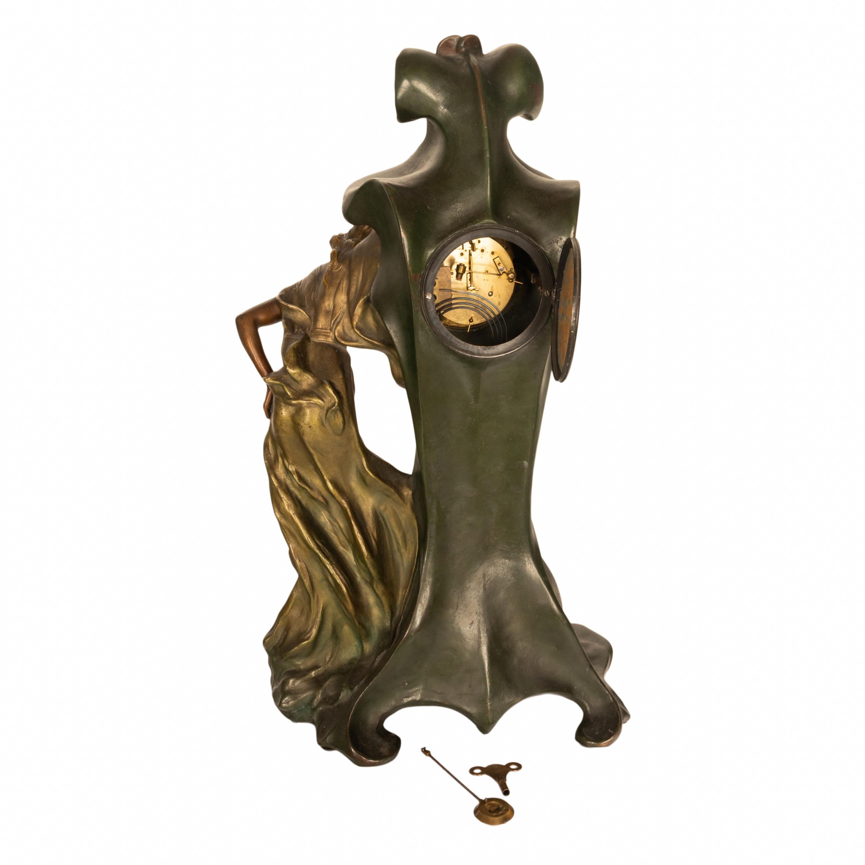 Antike französische 8-Tage-Uhr im Art nouveau-Stil aus kalt bemalter Bronze mit Figurenstatue, 1900 im Angebot 7