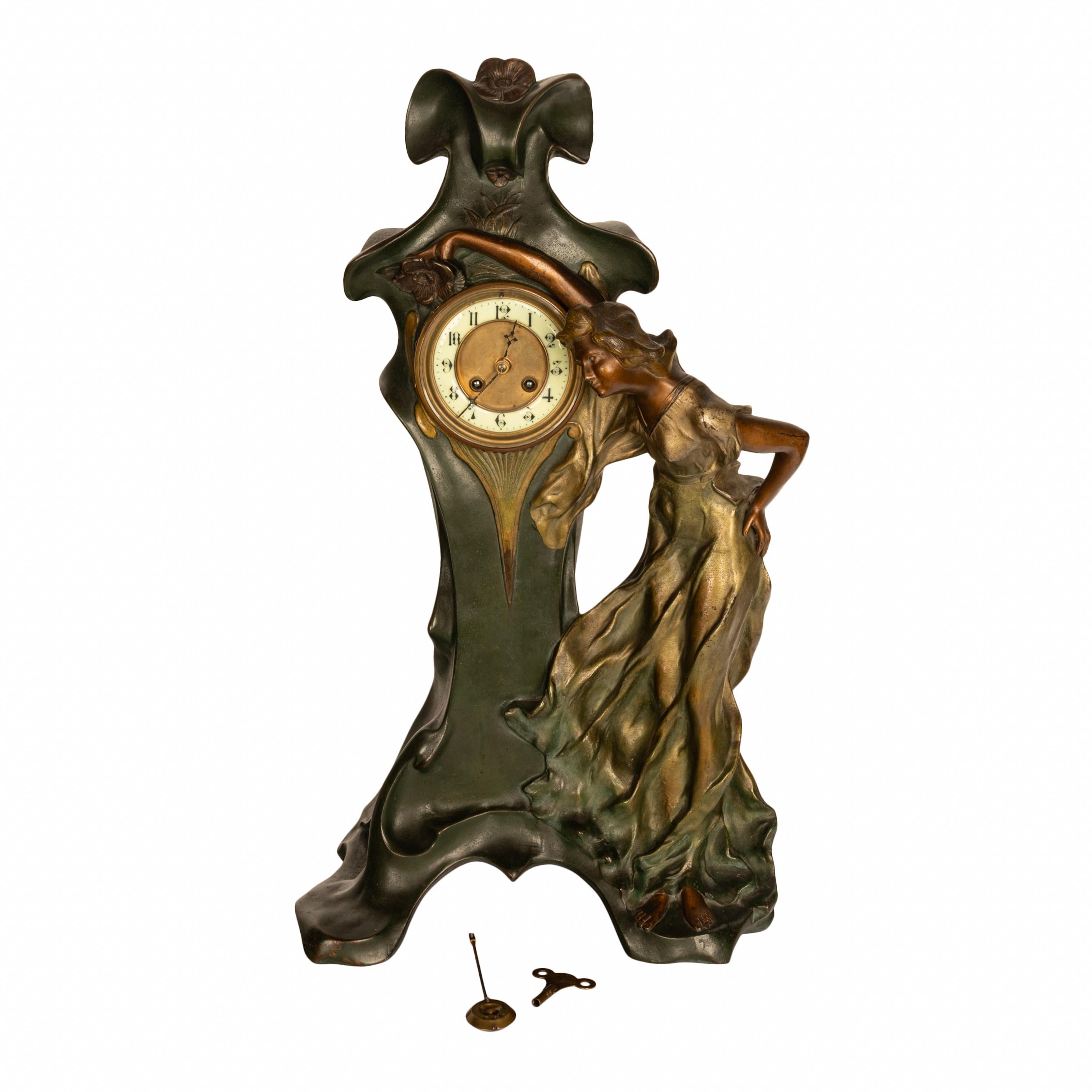 Antike französische 8-Tage-Uhr im Art nouveau-Stil aus kalt bemalter Bronze mit Figurenstatue, 1900 im Angebot 8