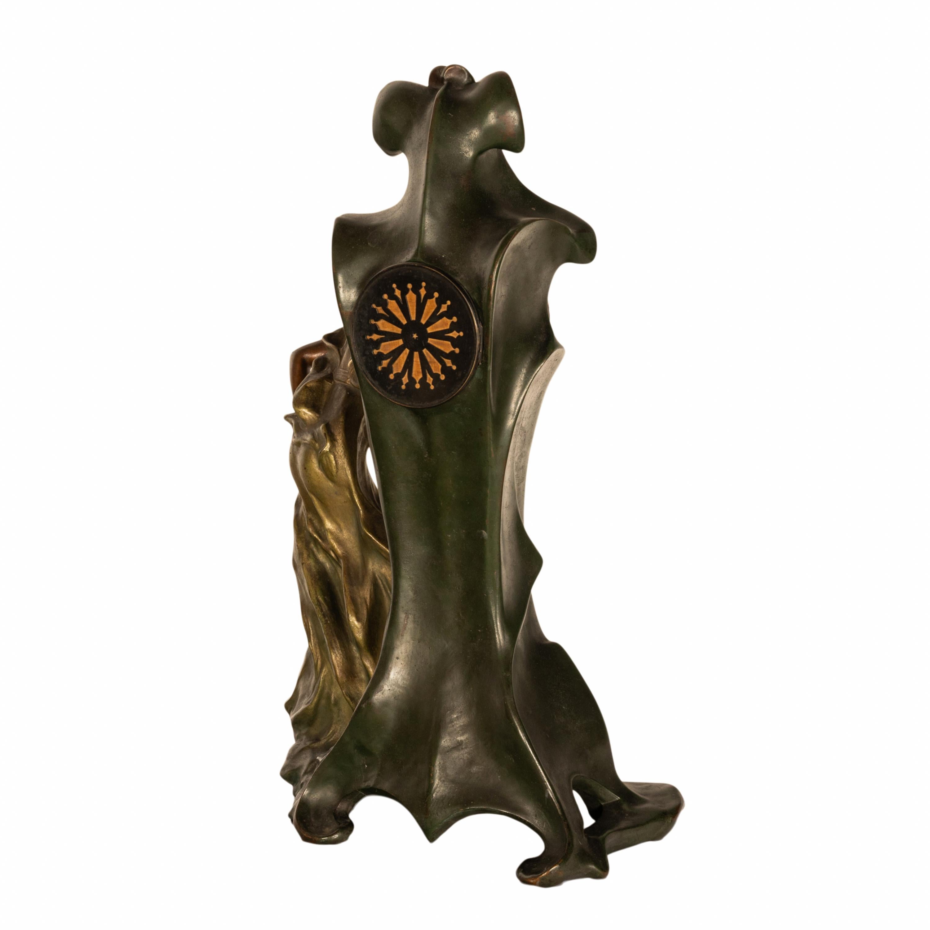 Antike französische 8-Tage-Uhr im Art nouveau-Stil aus kalt bemalter Bronze mit Figurenstatue, 1900 im Zustand „Gut“ im Angebot in Portland, OR