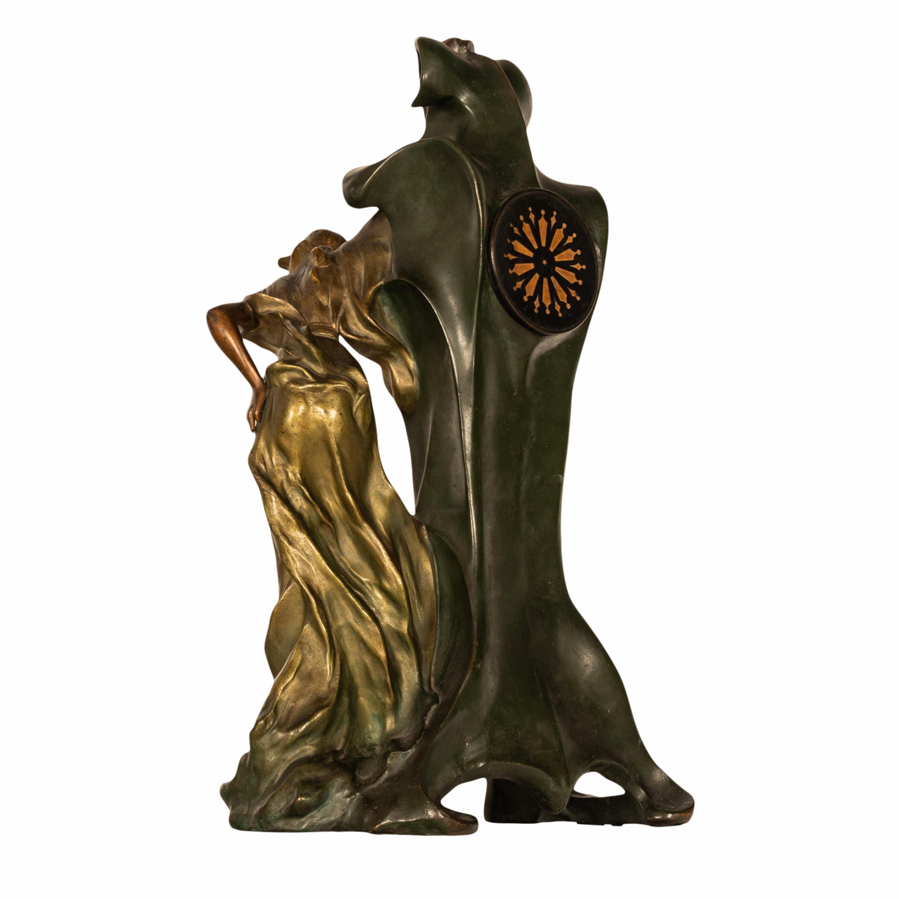 Antike französische 8-Tage-Uhr im Art nouveau-Stil aus kalt bemalter Bronze mit Figurenstatue, 1900 im Angebot 1