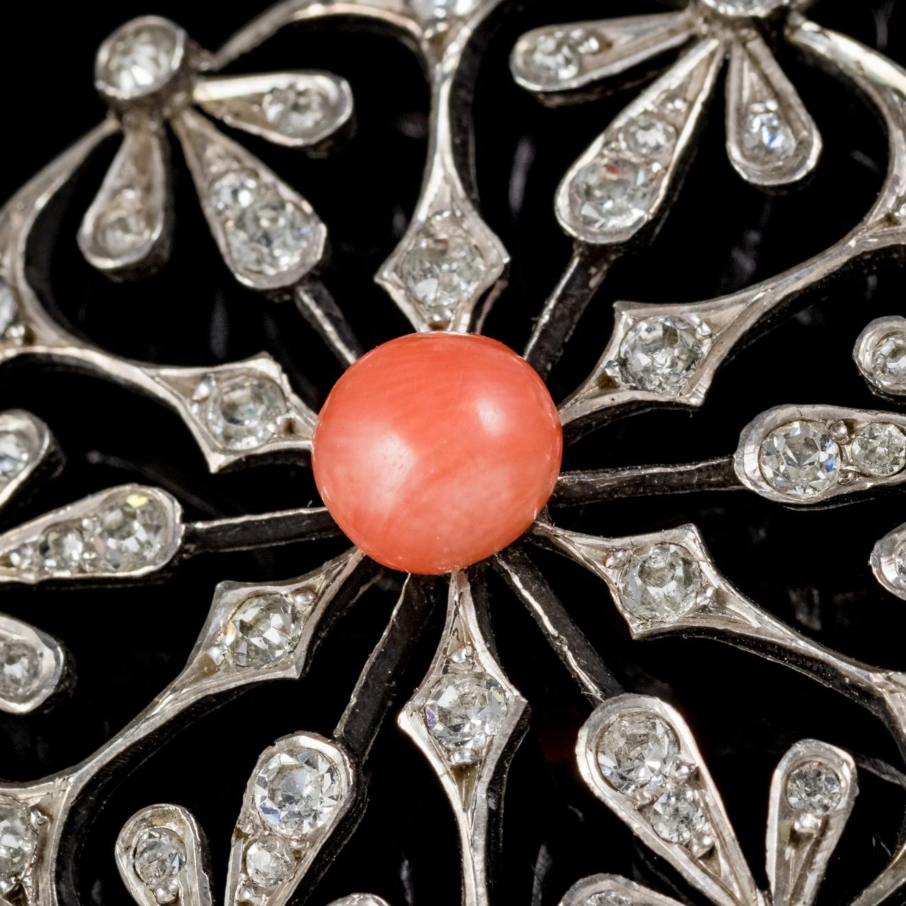 Antique French Art Nouveau Coral Snowflake Pendant Silver, circa 1900 im Zustand „Hervorragend“ in Lancaster, Lancashire