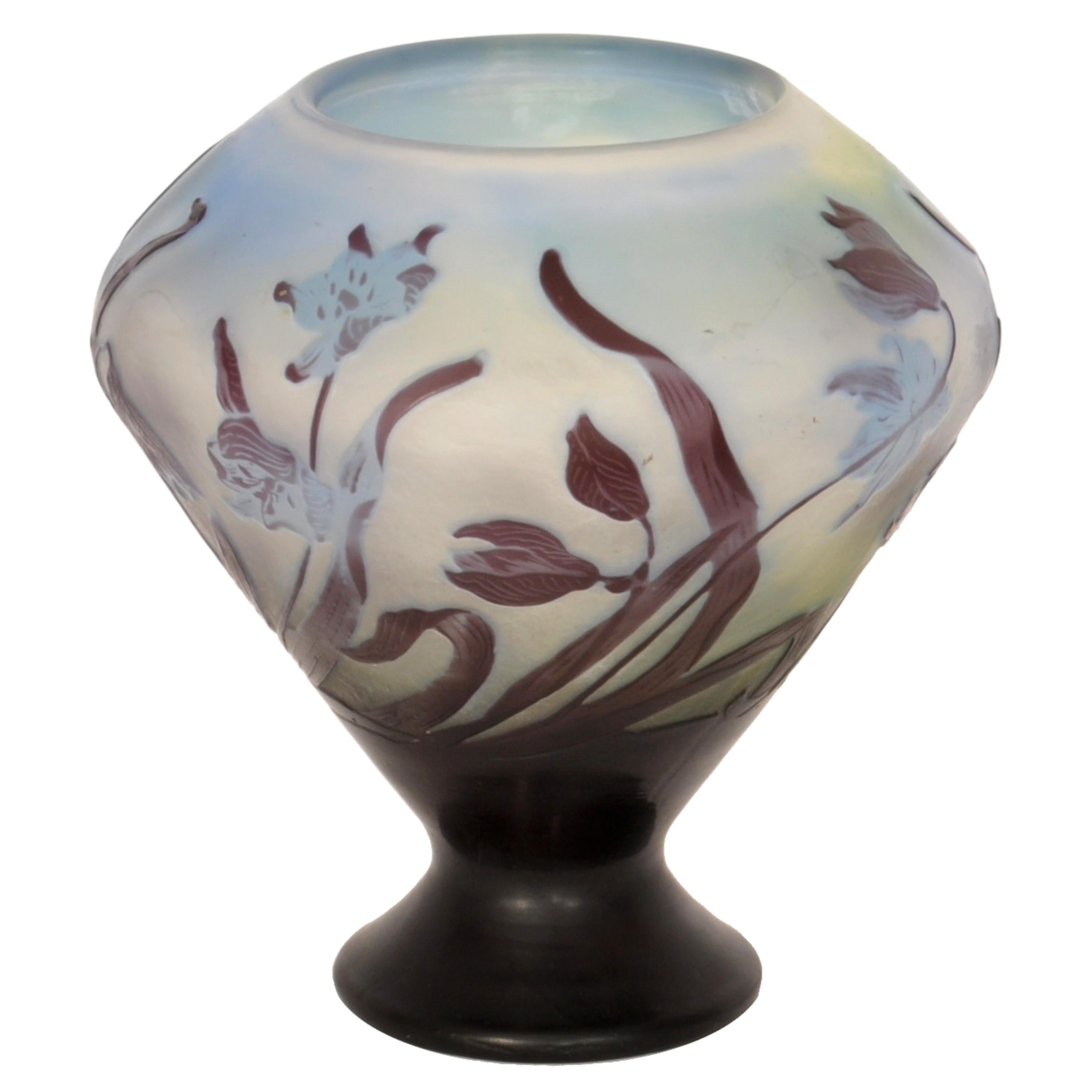 A fine antique French Art Nouveau Emille Galle cameo glass coupe vase, circa 1900.
The beautiful coupe shaped is finely wheel carved and acid etched & fire polished, the cameo decoration of purple and light blue colored orchids with trailing