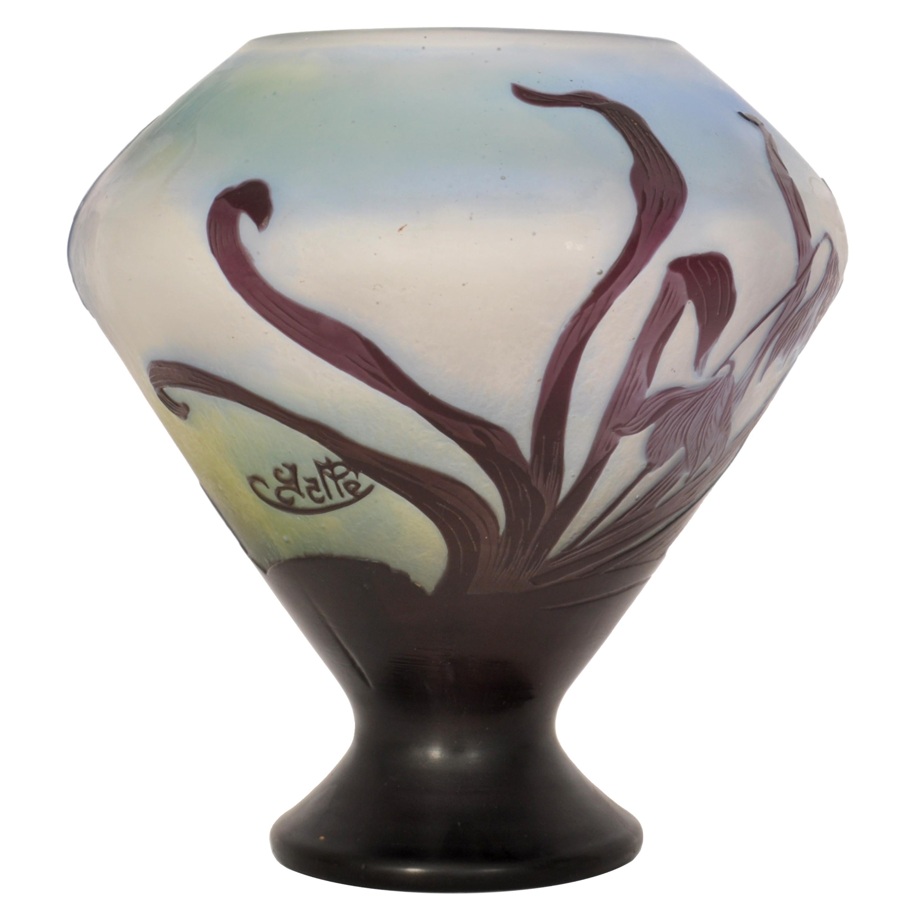 Antique French Art Nouveau Fire Polished Cameo Glass Emile Gallé Coupe Vase 1900 In Good Condition In Portland, OR