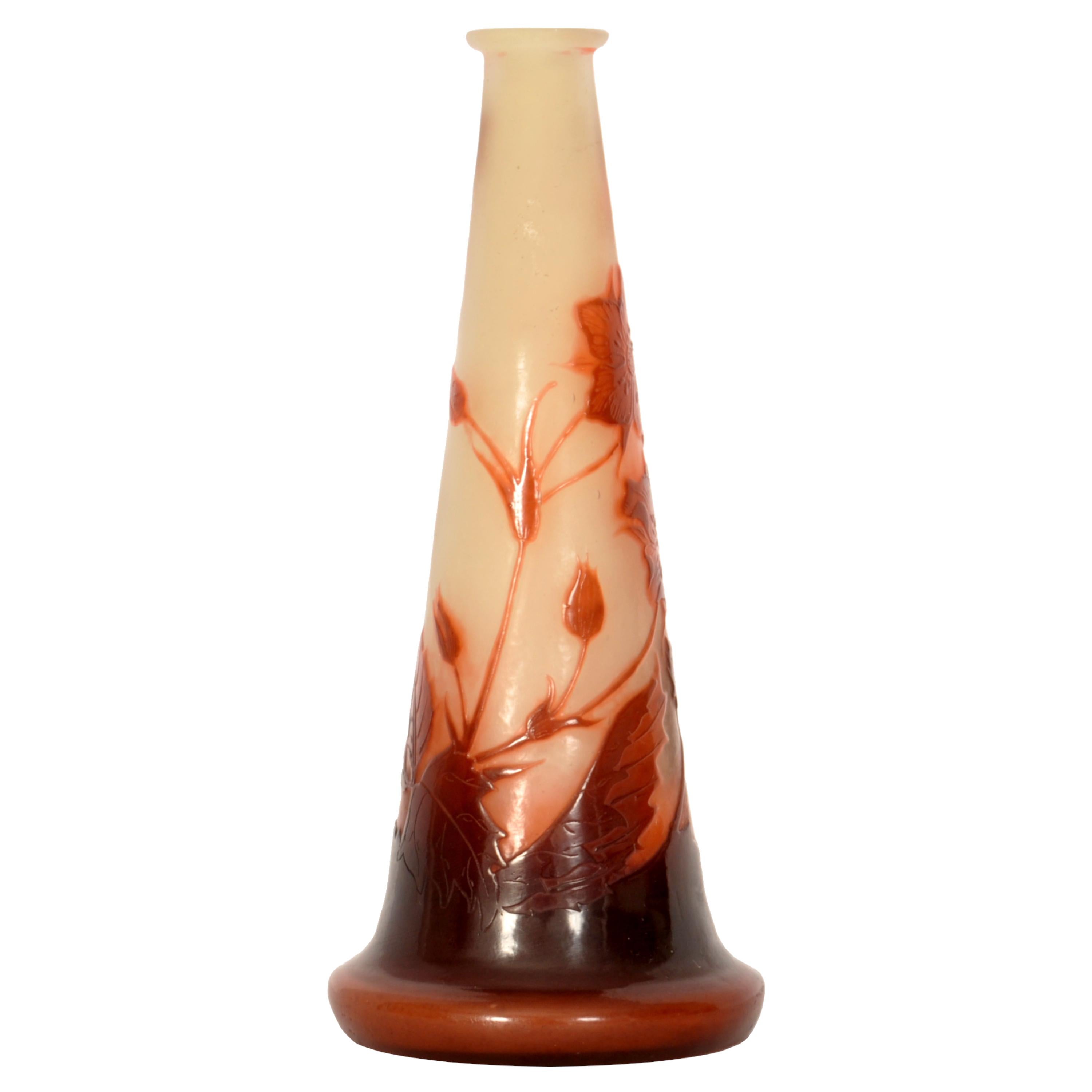 Début du 20ème siècle Vase à pied Emile Gallé en verre camée poli au feu, Art Nouveau, 1900 en vente