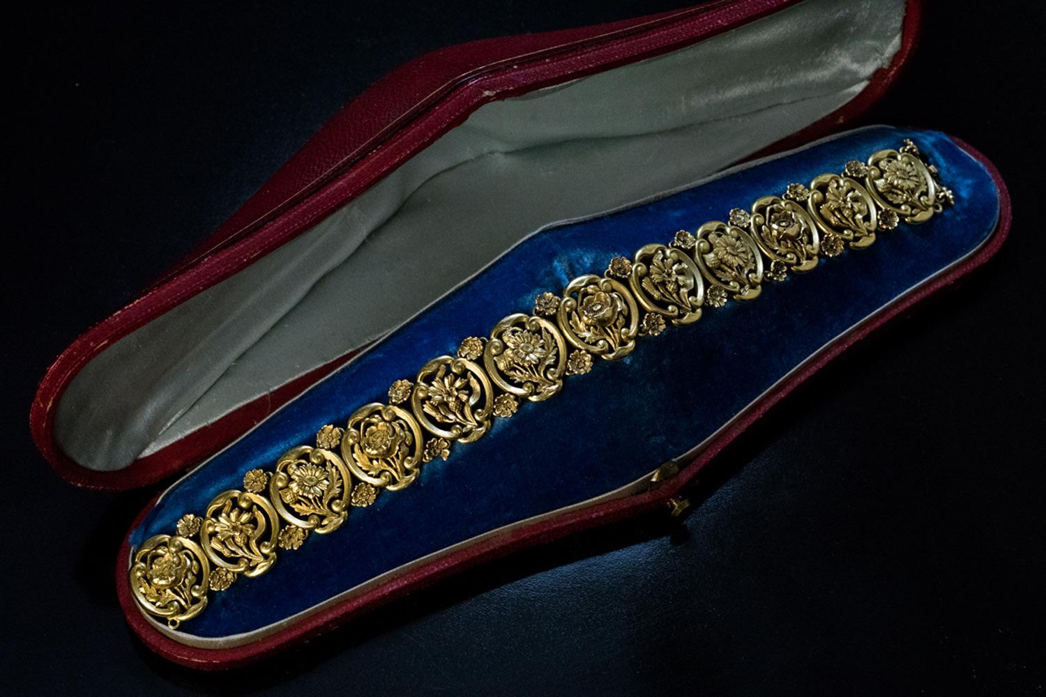 Antikes französisches Jugendstil-Blumenmuster-Armband aus 18 Karat Gold Damen