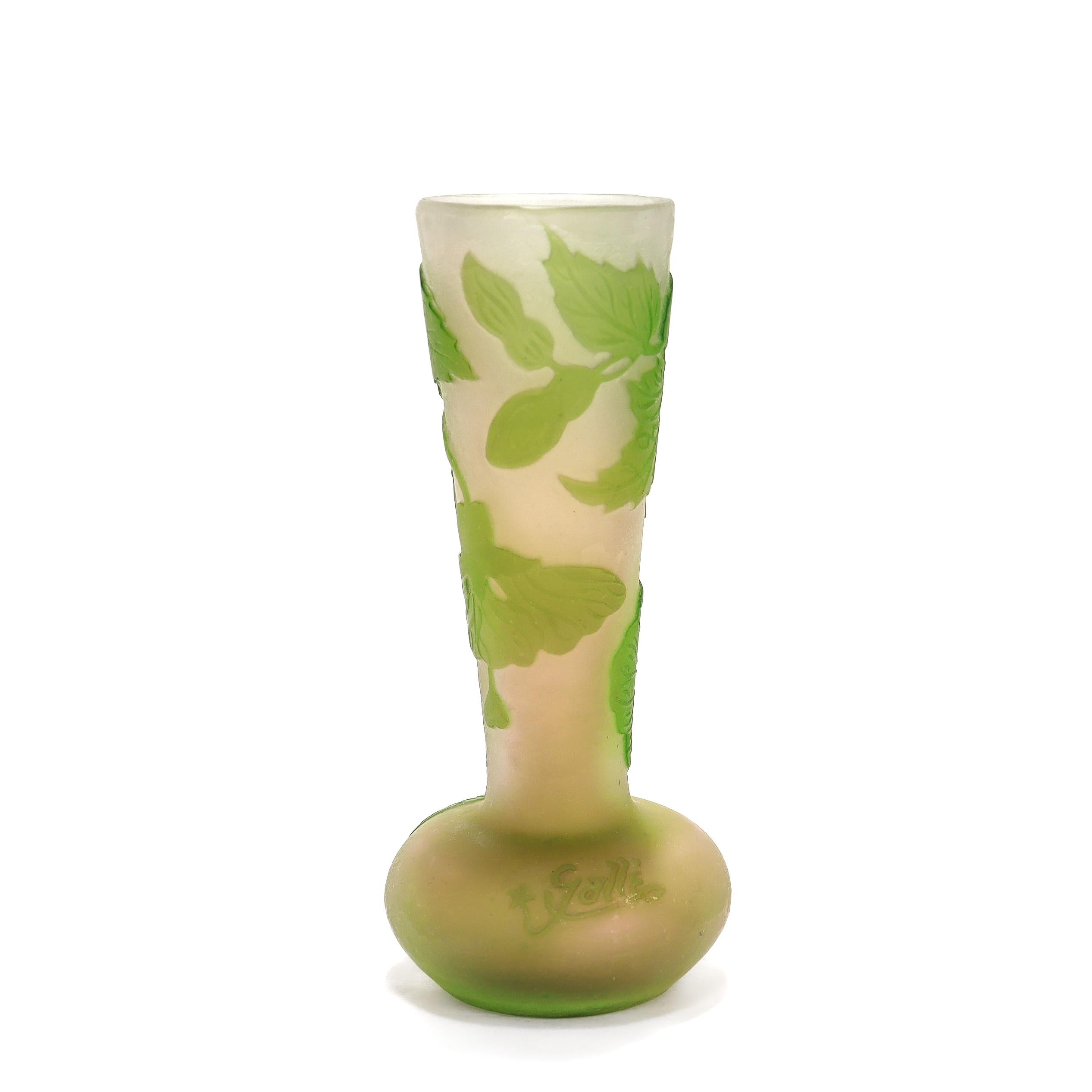 Antique French Art Nouveau Gallé Rosa Kamee Kunst Glas Kabinett Vase (Art nouveau) im Angebot
