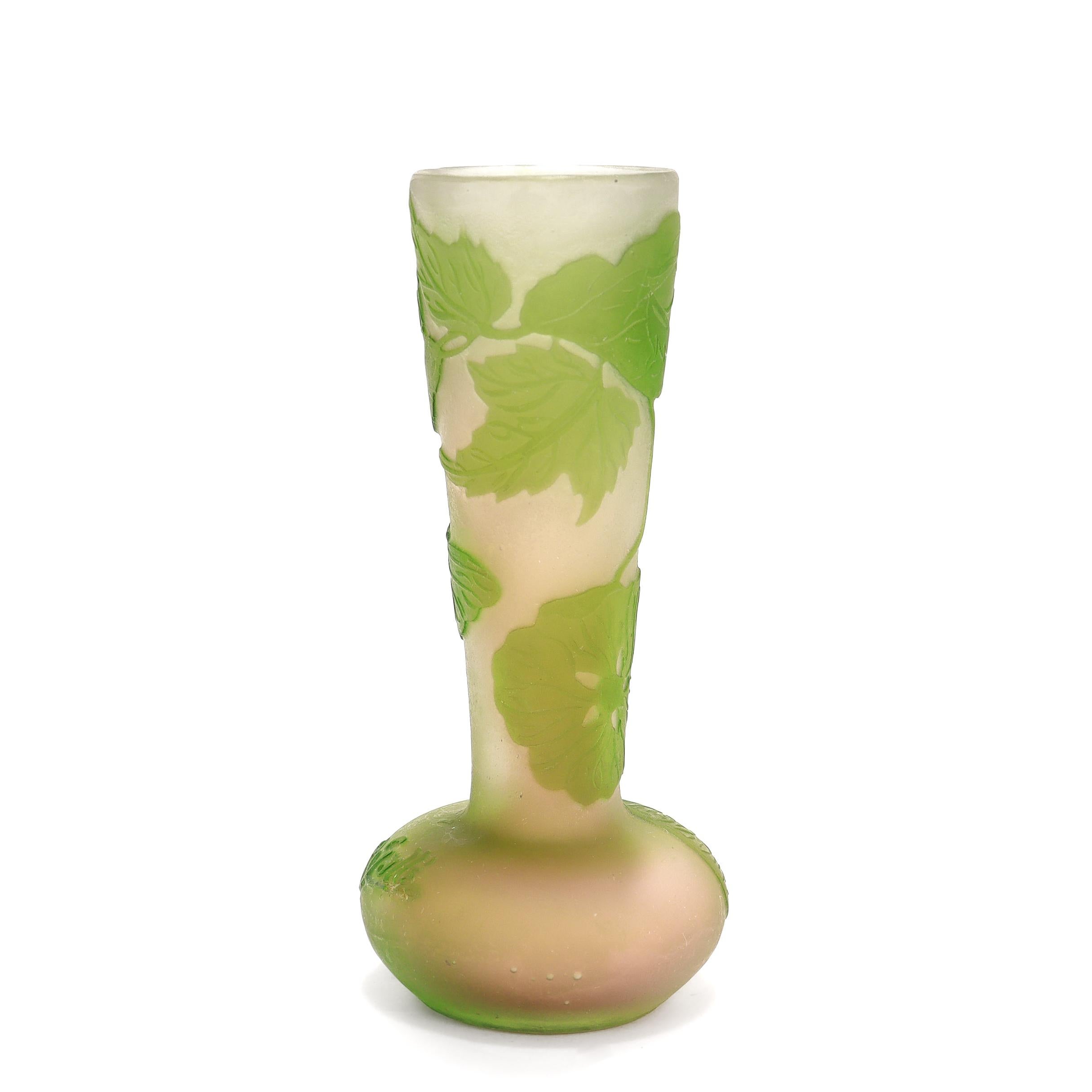 Antique French Art Nouveau Gallé Rosa Kamee Kunst Glas Kabinett Vase (Französisch) im Angebot