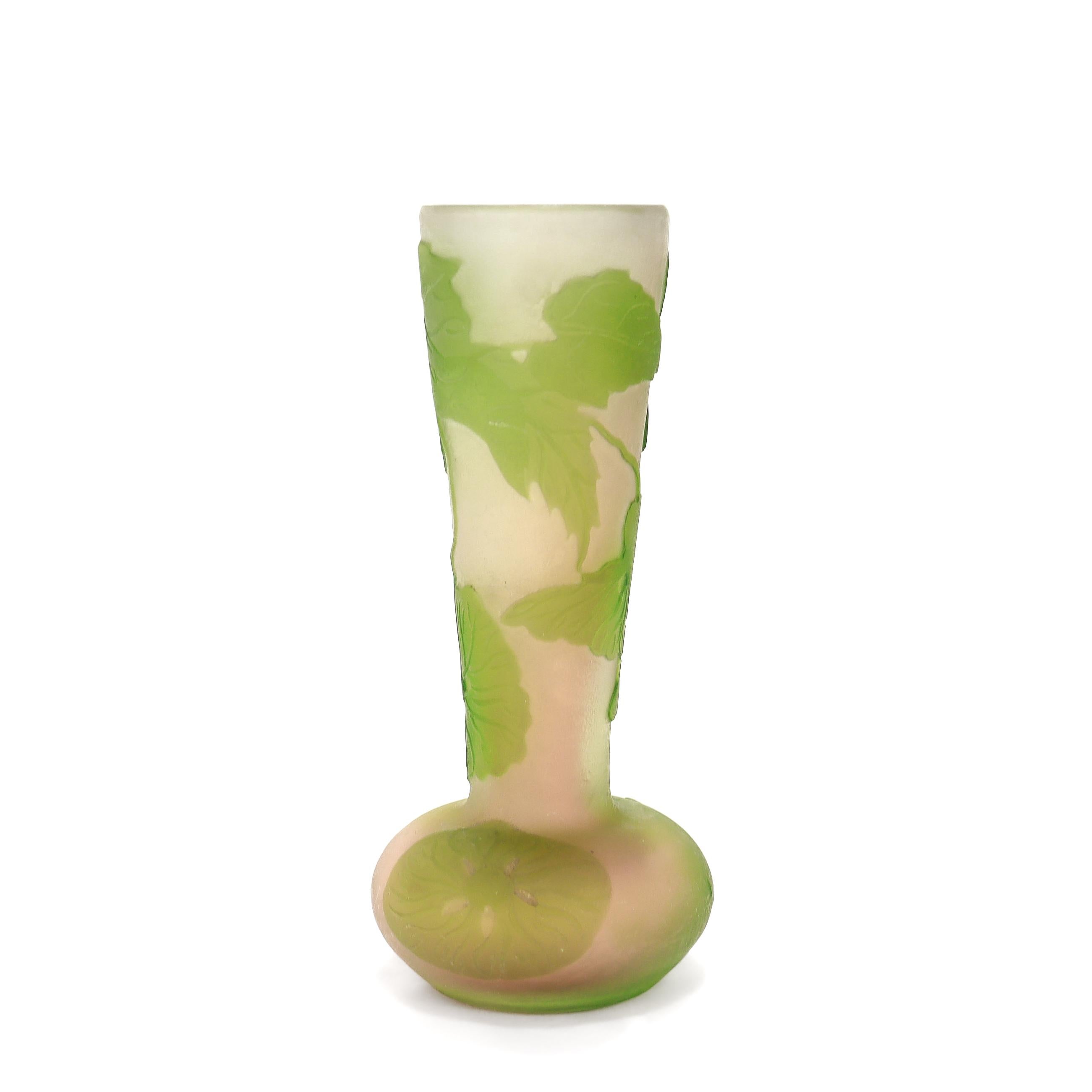 Antique French Art Nouveau Gallé Rosa Kamee Kunst Glas Kabinett Vase (20. Jahrhundert) im Angebot