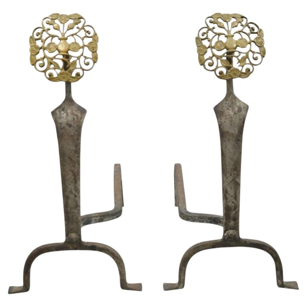 Antique French Art Nouveau Fer forgé martelé à la main et chenets en bronze - une paire