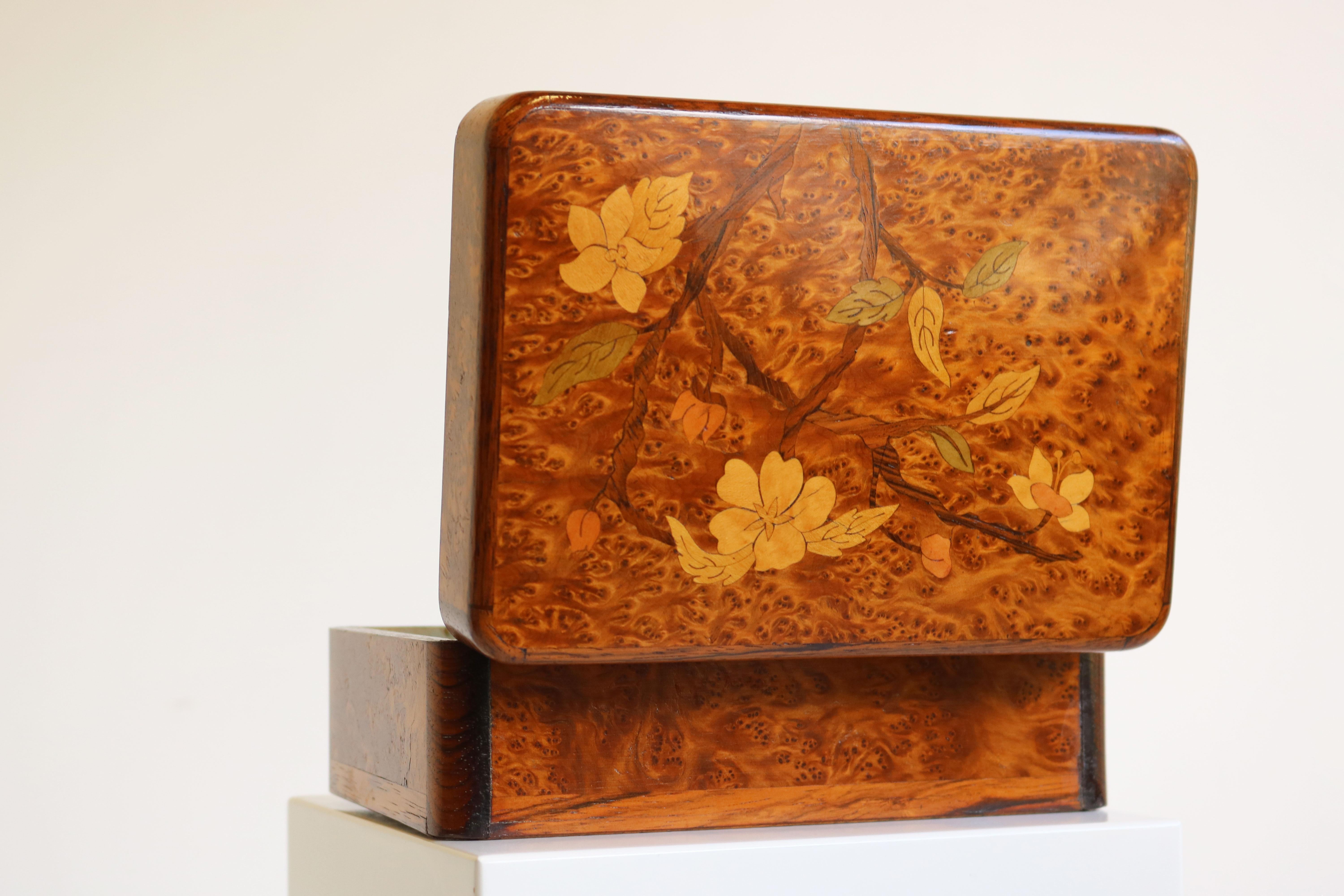Antique French Art Nouveau / Jugendstil Jewelry Box in Burl Wood & Floral Inlay 4