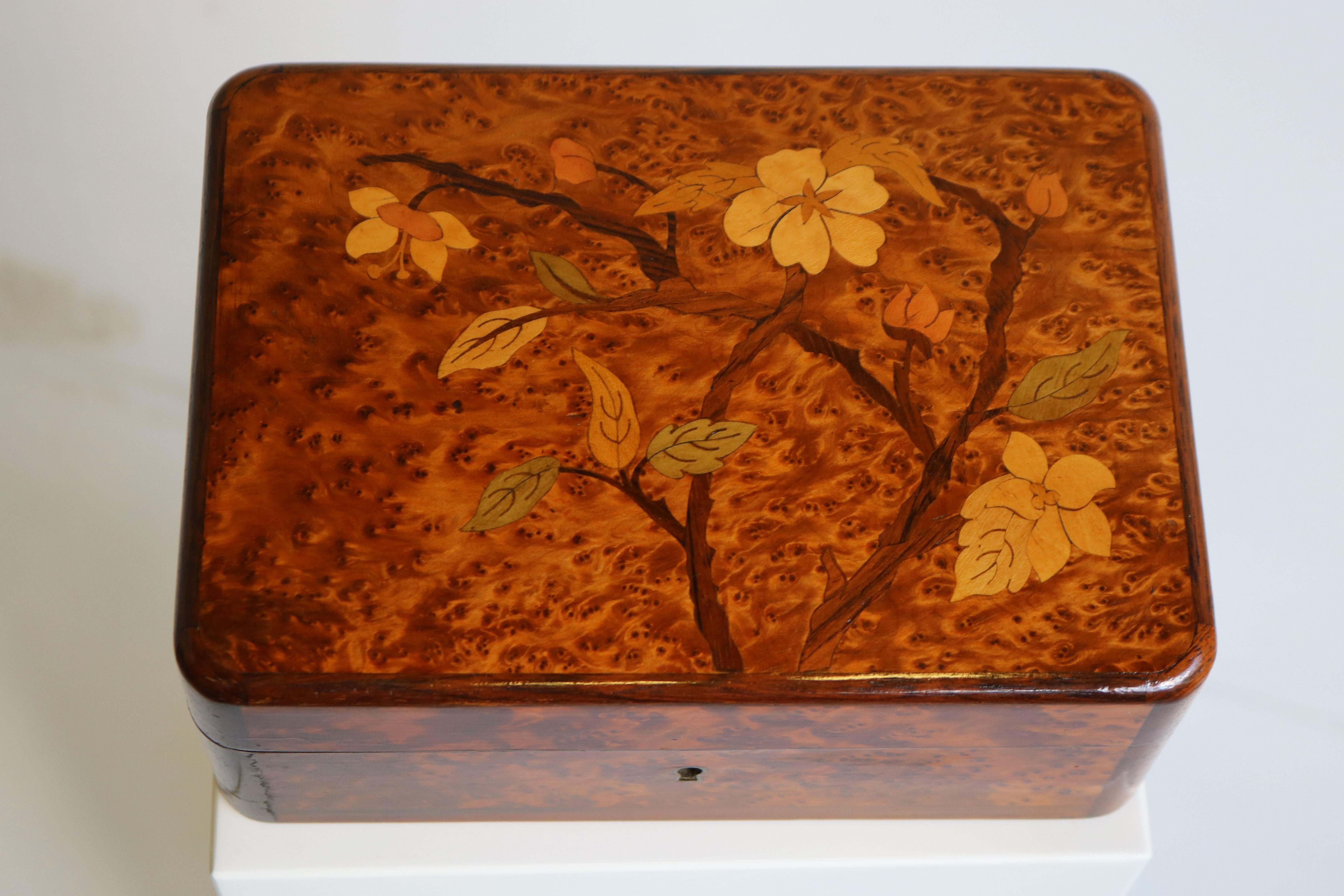 Antique French Art Nouveau / Jugendstil Jewelry Box in Burl Wood & Floral Inlay 5