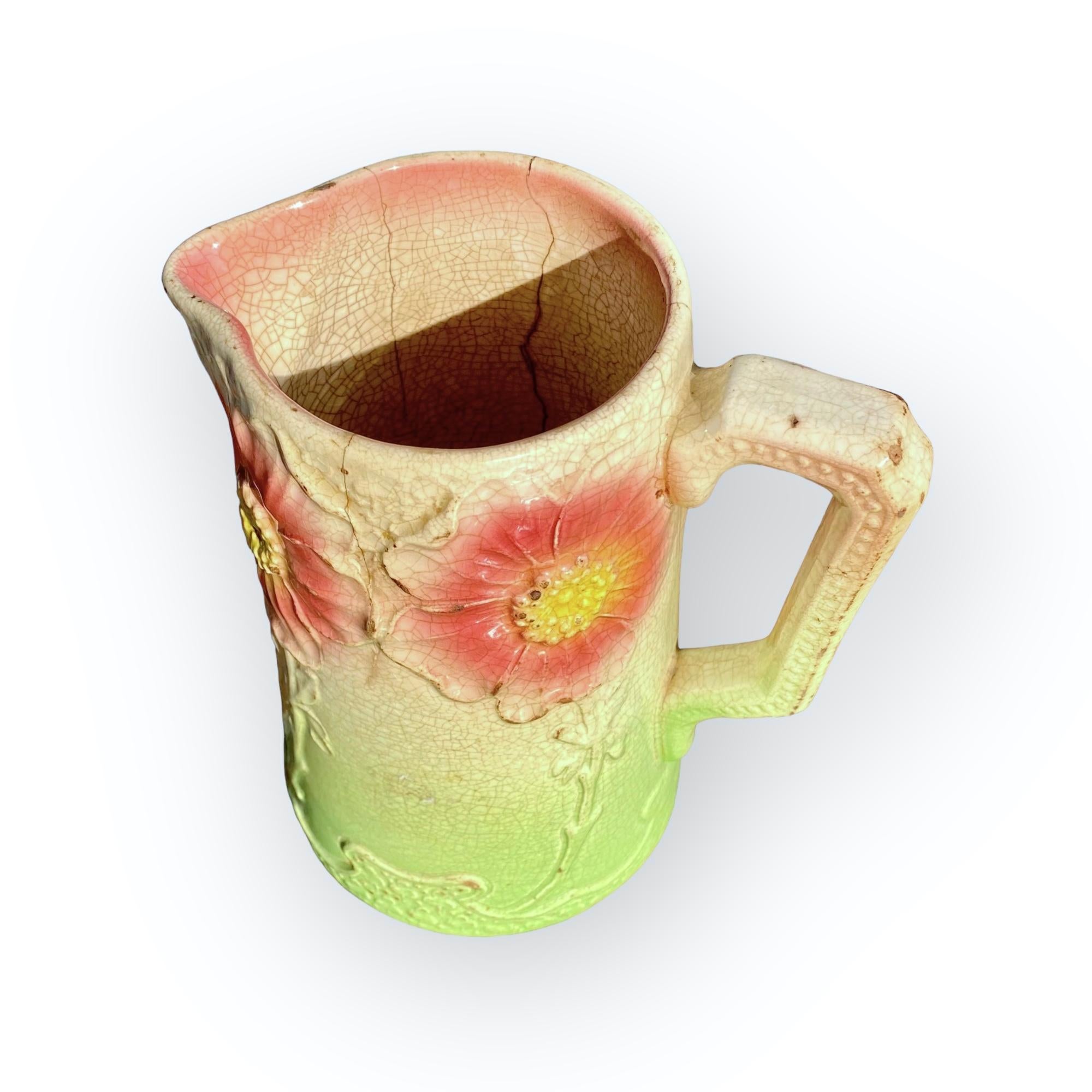 Fatto a mano Antique French Art Nouveau Majolica Poppies Pitcher (brocca di papaveri) in vendita