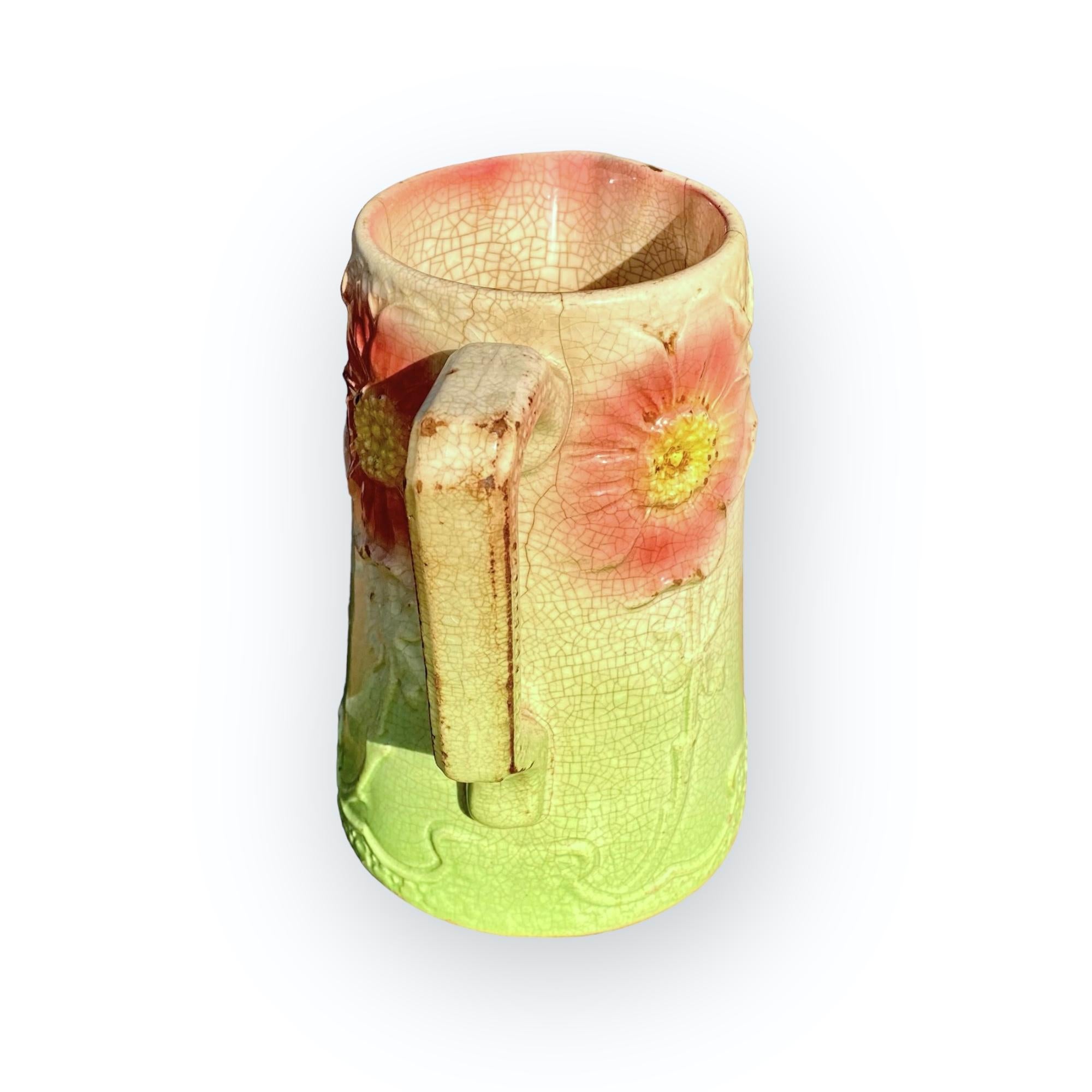 Fine XIX secolo Antique French Art Nouveau Majolica Poppies Pitcher (brocca di papaveri) in vendita