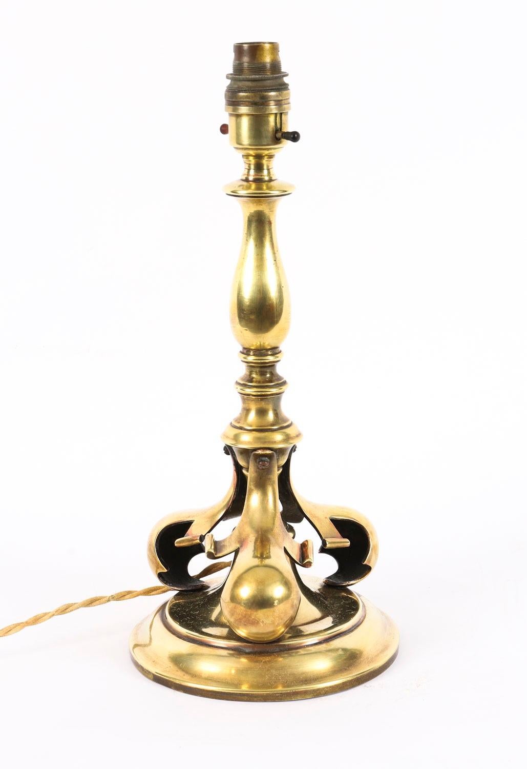 Antique French Art Nouveau Ormolu Tischlampe Late 19th Century im Angebot 3
