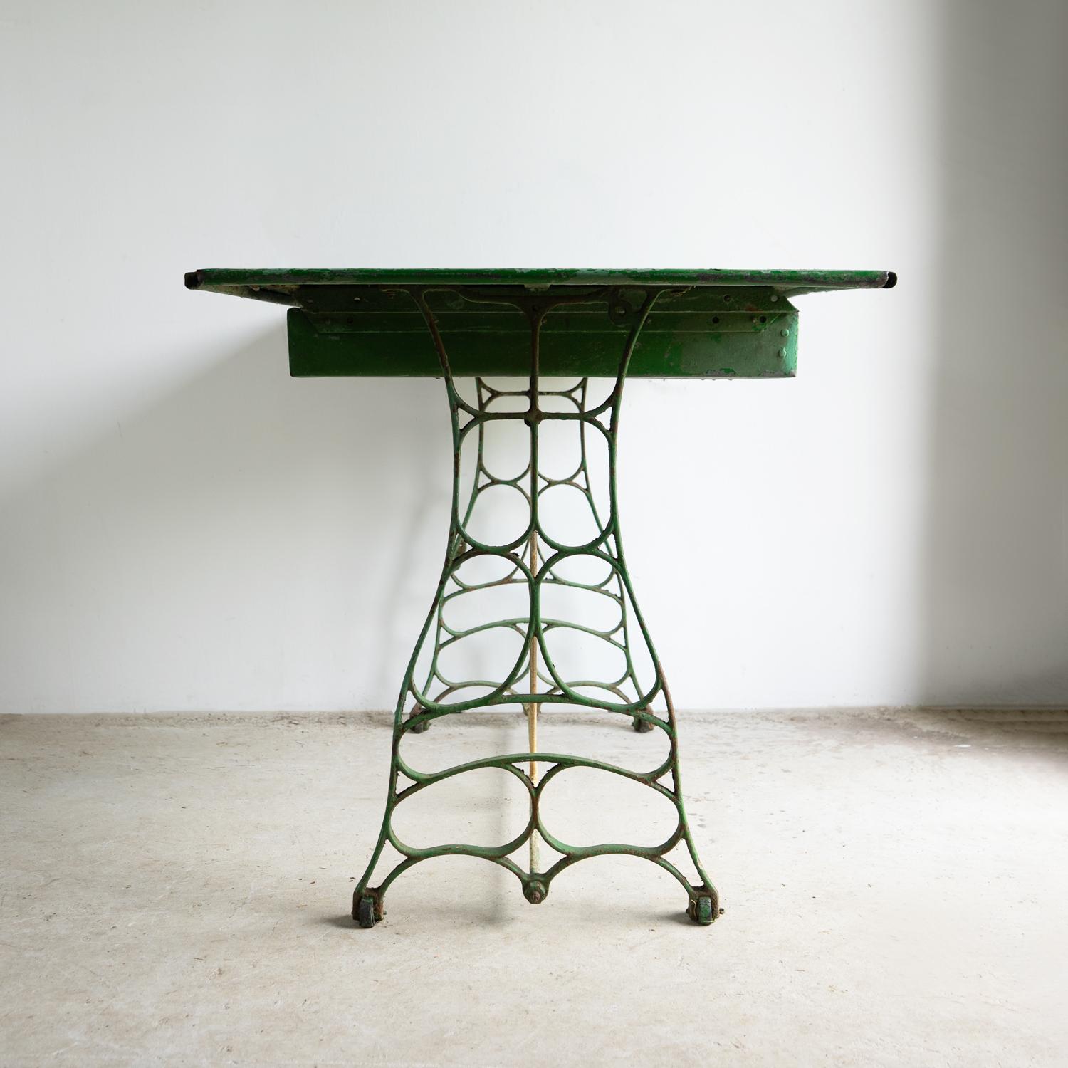 Antique French Art Nouveau Painted Zinc Topped Iron Work Table, Indoor/Outdoor en venta 3