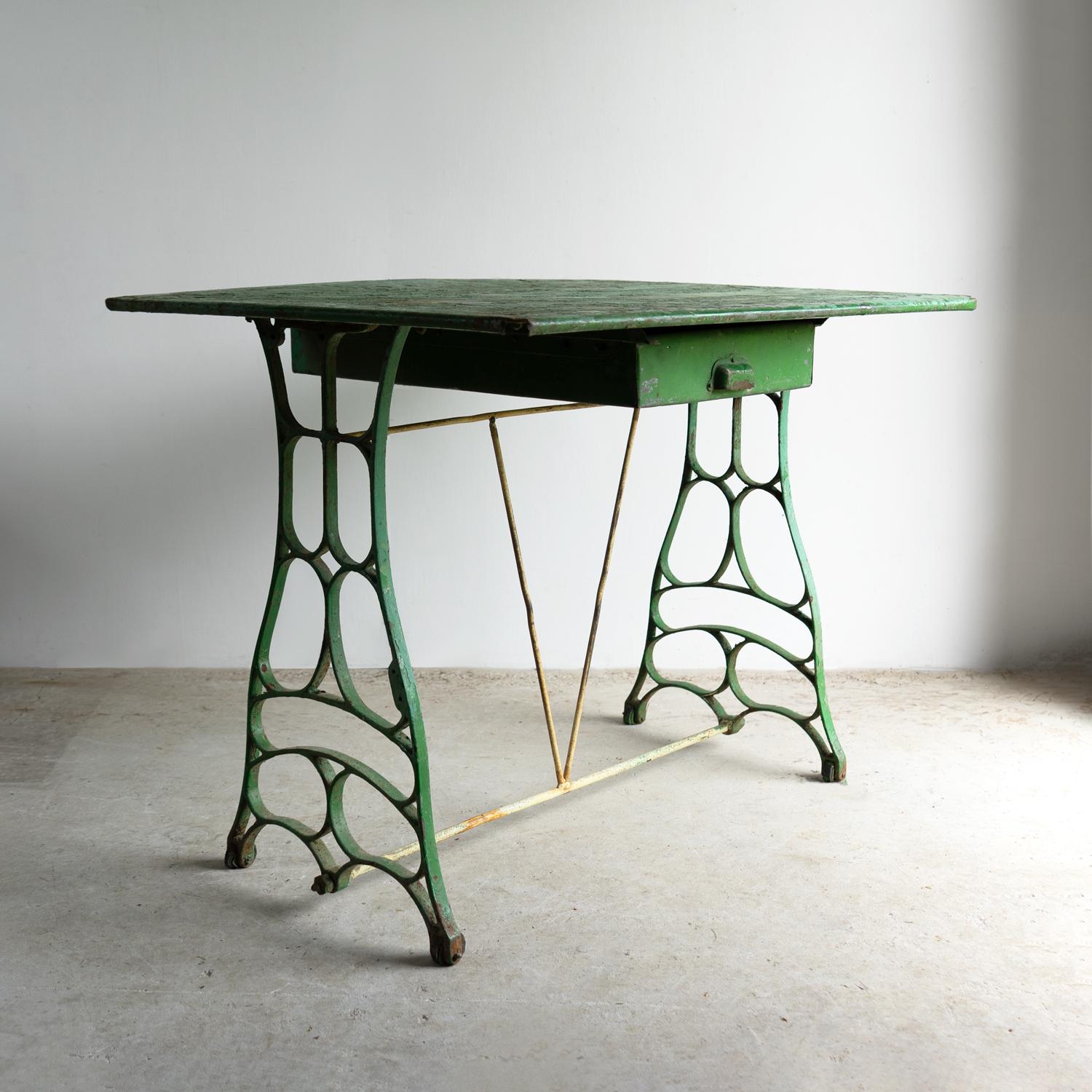 Antique French Art Nouveau Painted Zinc Topped Iron Work Table, Indoor/Outdoor Francés en venta