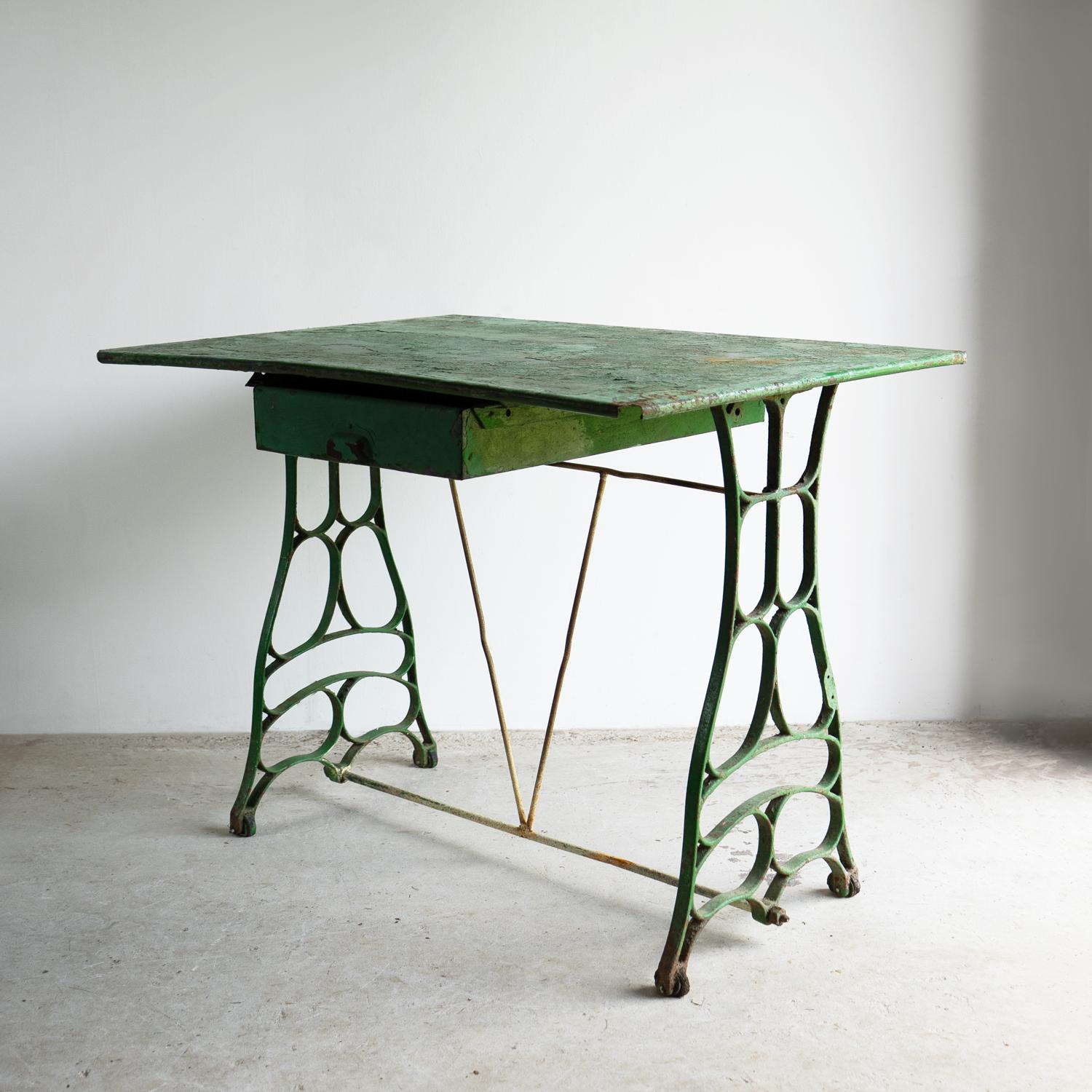 Antique French Art Nouveau Painted Zinc Topped Iron Work Table, Indoor/Outdoor en venta 1