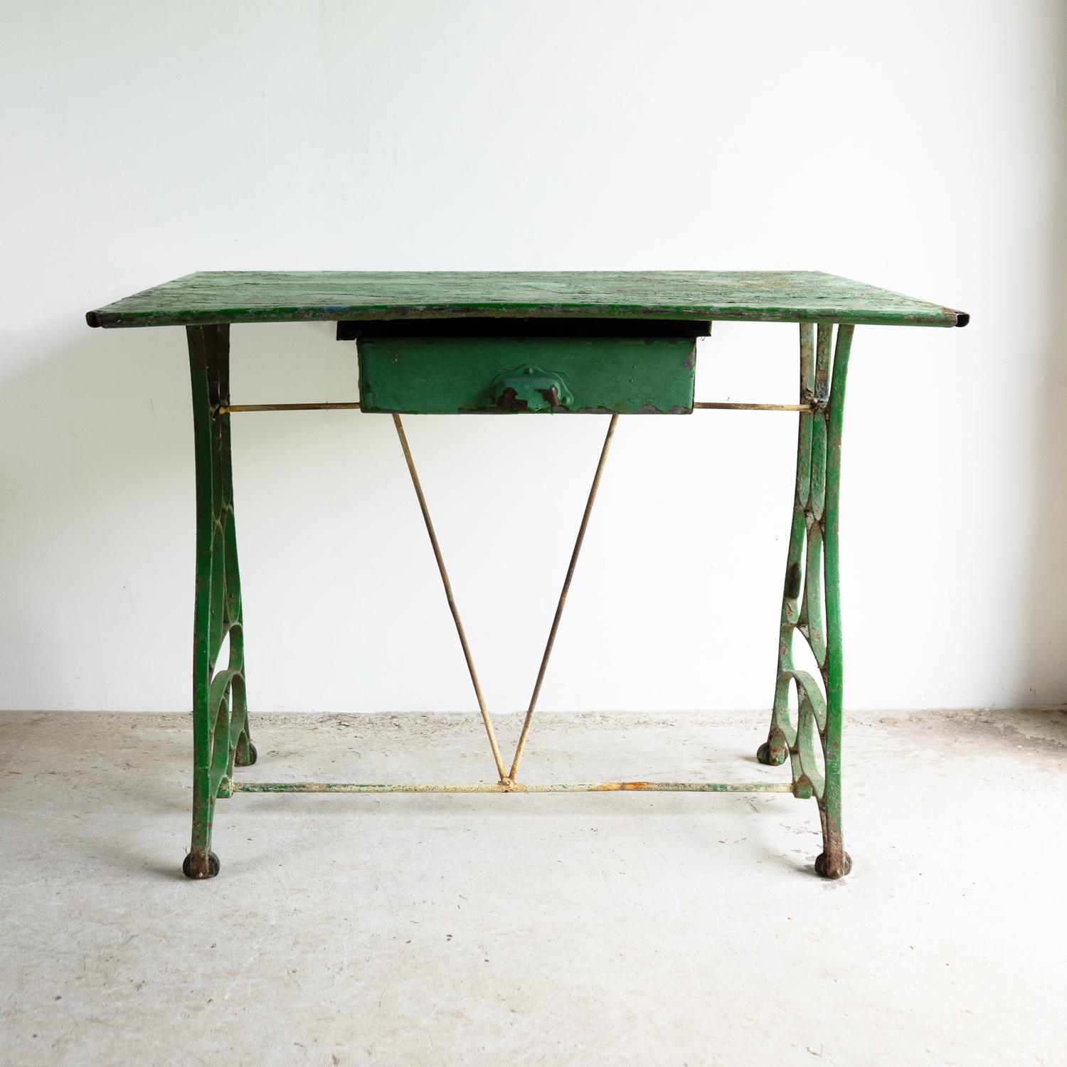 Antique French Art Nouveau Painted Zinc Topped Iron Work Table, Indoor/Outdoor en venta 2