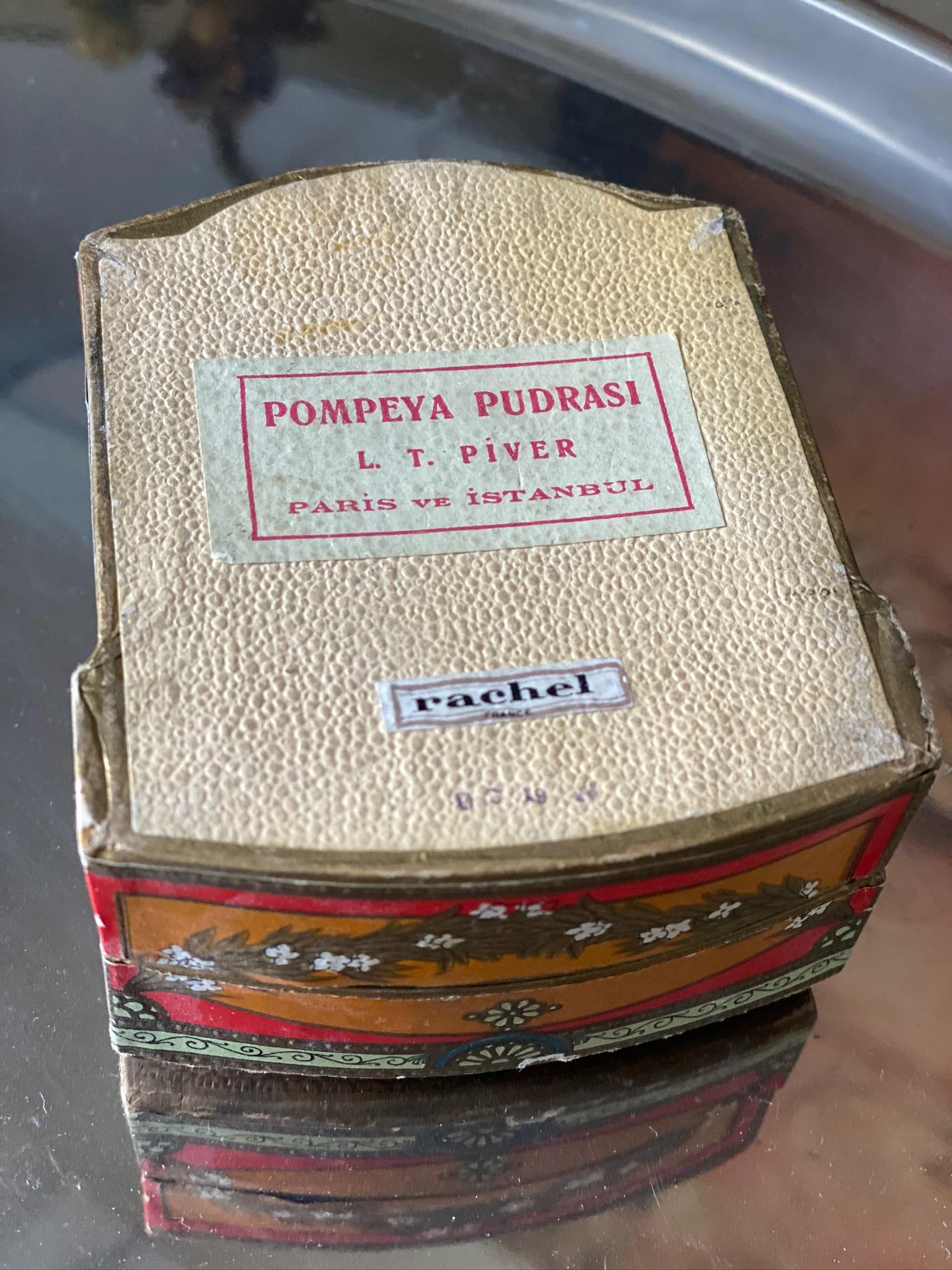Ancienne boîte à poudre en papier Art nouveau français « Poudre Lt Piver Pompeia ». en vente 2