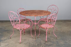 Ensemble de jardin Art Nouveau français ancien en fer forgé rose
