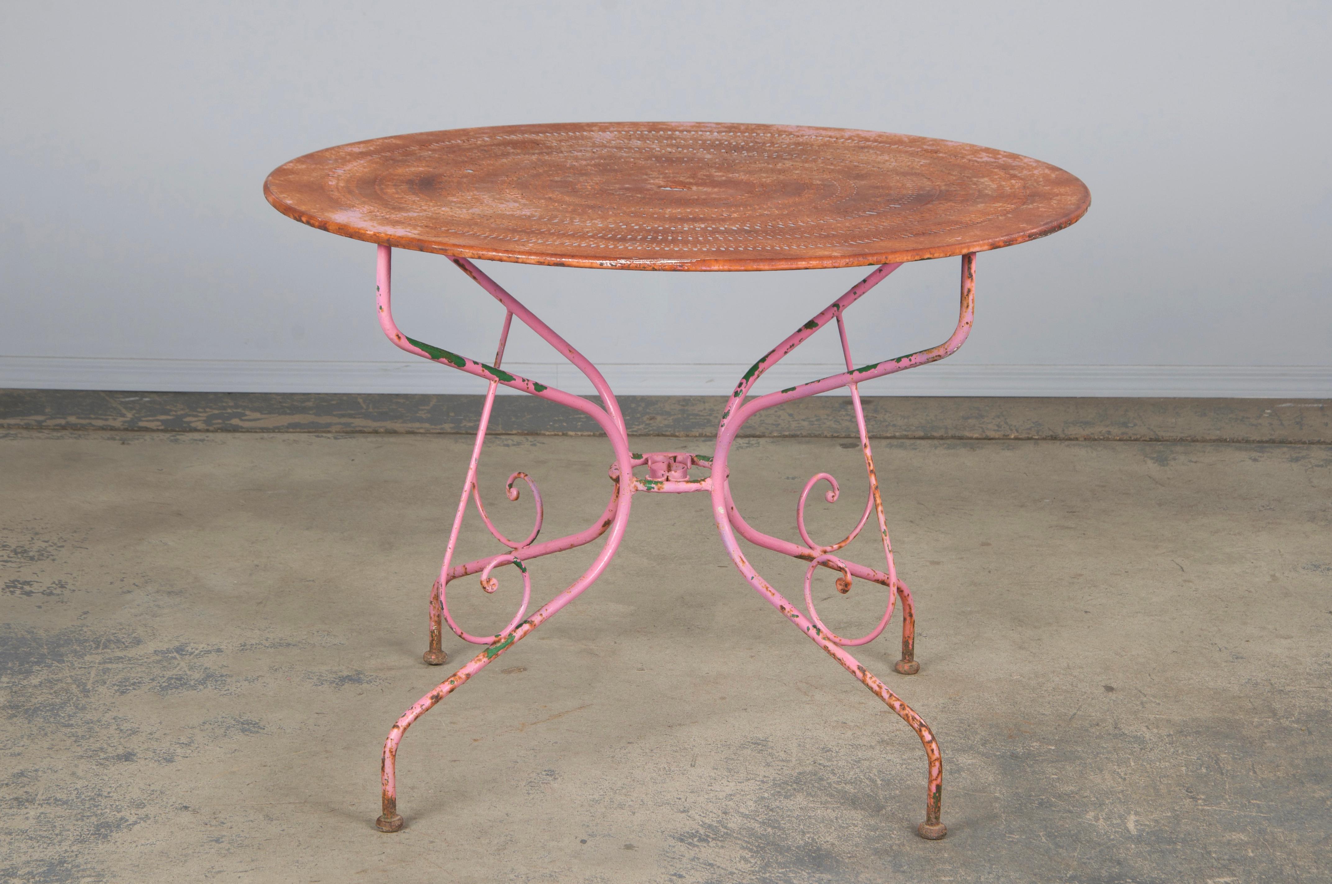 XX secolo Antique French Art Nouveau rosa set da giardino in ferro battuto in vendita