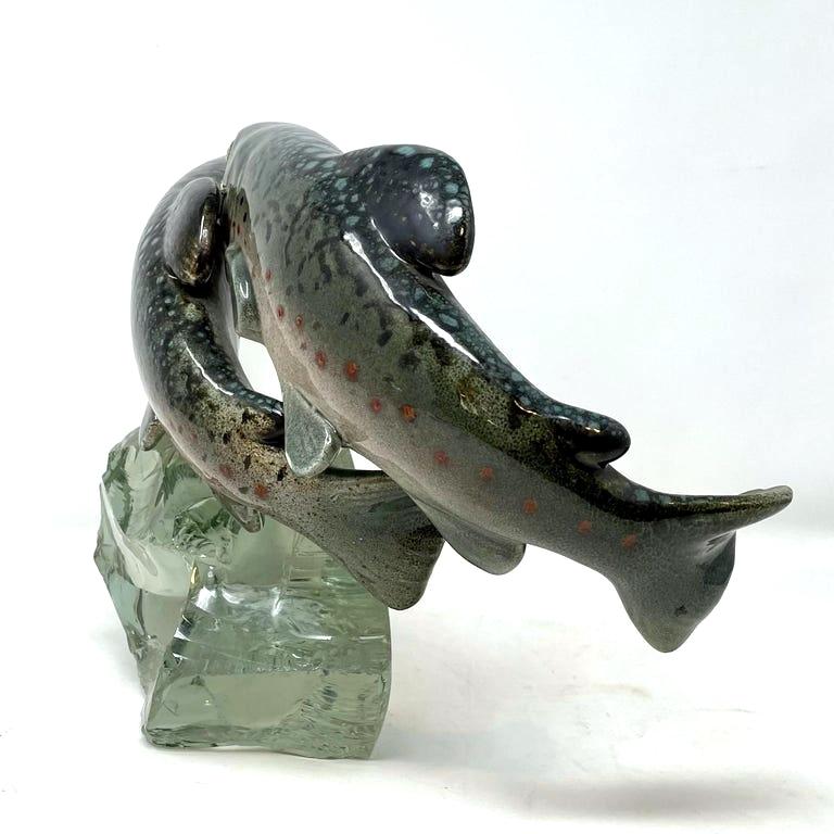 Ancien poisson en porcelaine Art nouveau français sur socle en cristal, vers 1900-1920 Bon état à New Orleans, LA