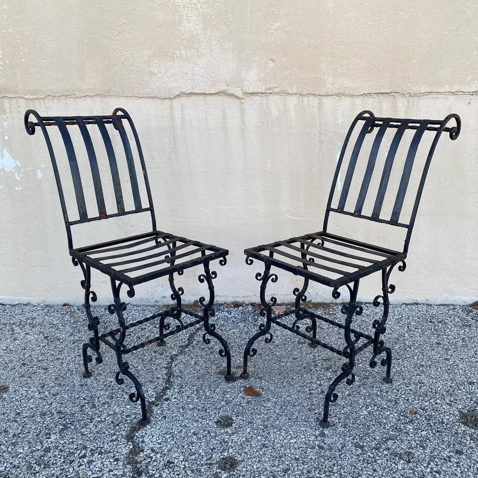 Chaises d'appoint de jardin Art nouveau français en fer à volutes - Lot de 4 en vente 5